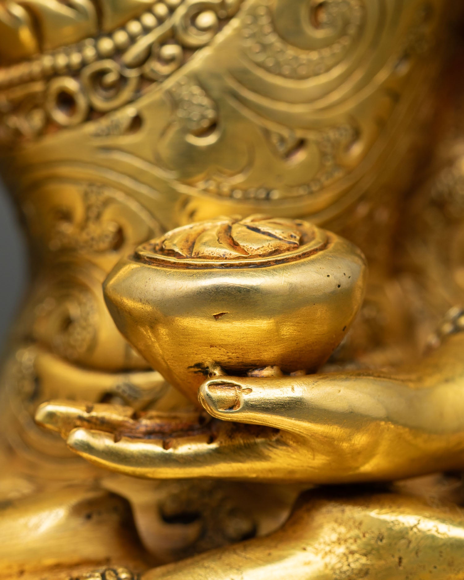 Shakyamuni Buddha Statue – Meditation Decor for Calm & Serenity