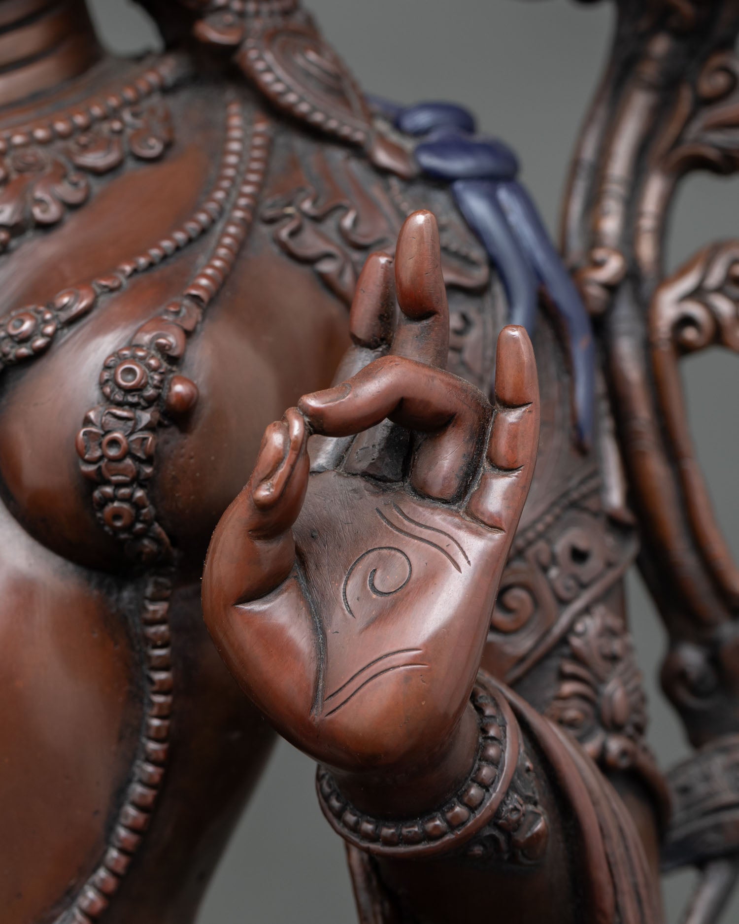 Elegant Green Tara Statue – Handcrafted Tibetan Home Decor
