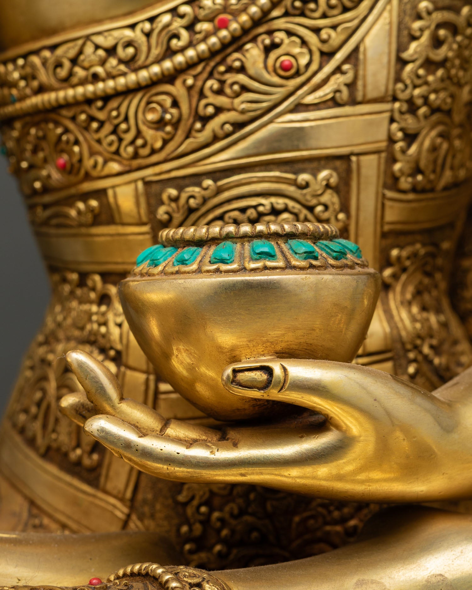 Shakyamuni Buddha Statue – Illuminating the Path of Enlightenment