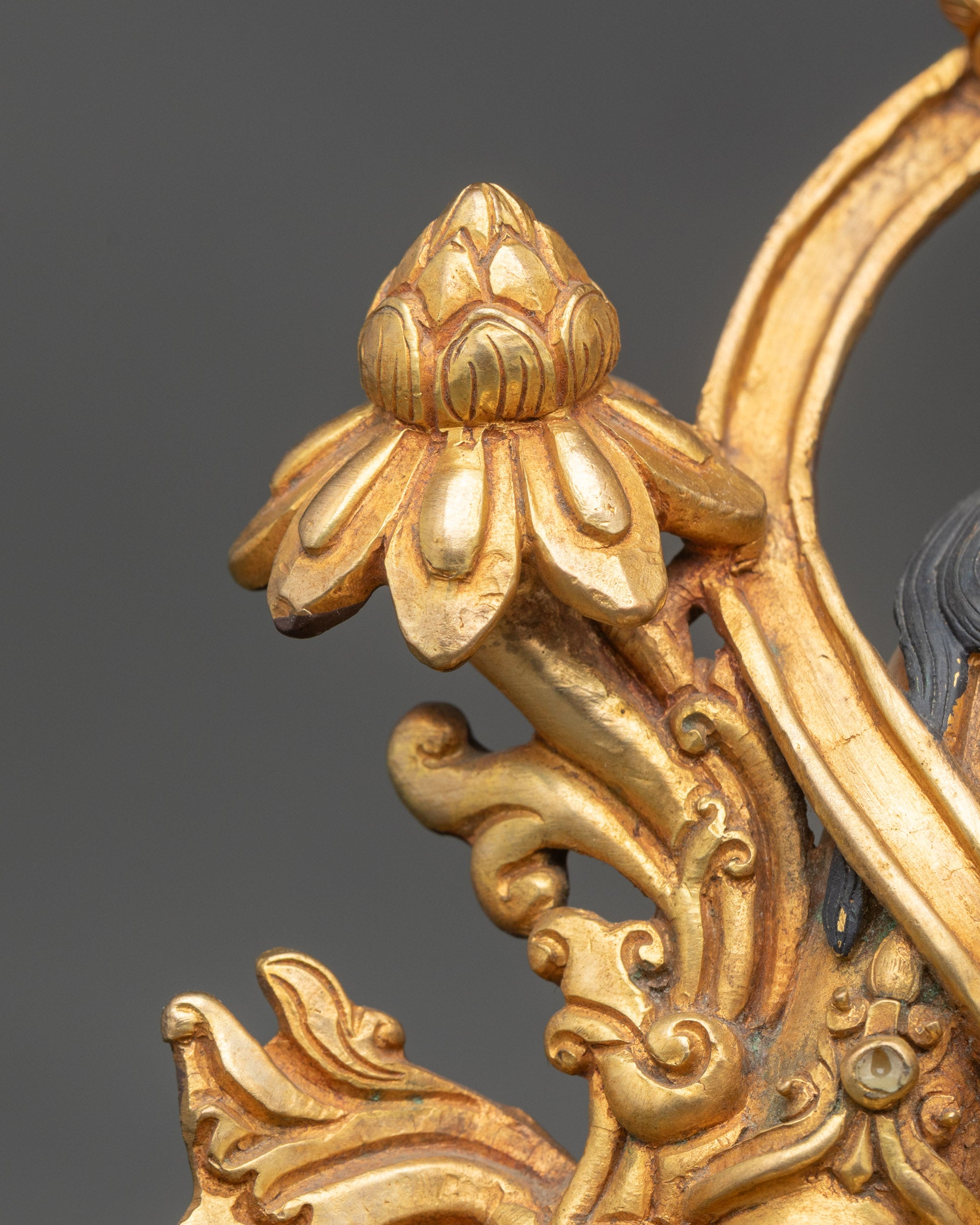 White Tara Statue – Elegant Deity for Healing and Spiritual Practice