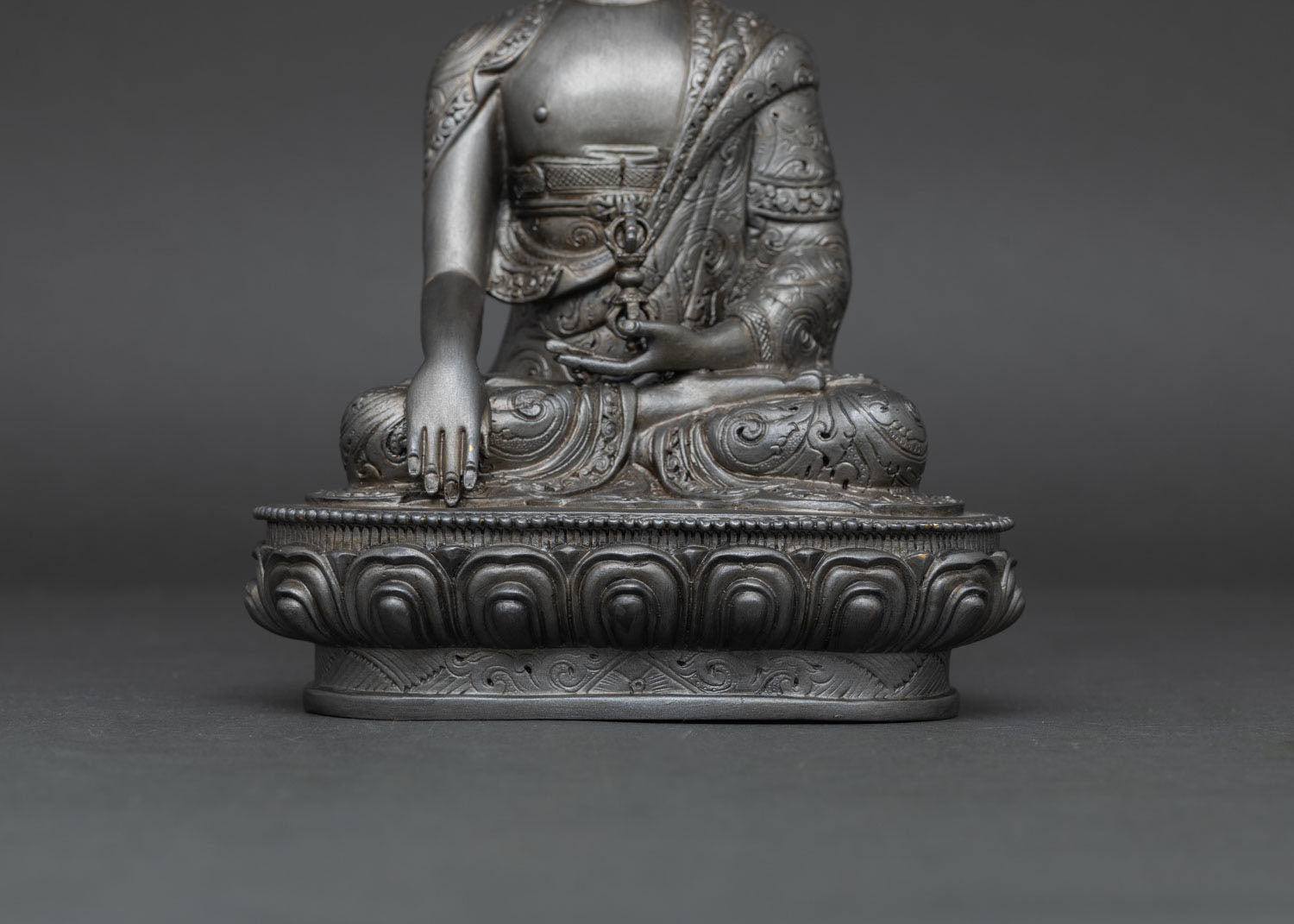 Mitrugpa Buddha Statue – Embodiment of Unwavering Mind