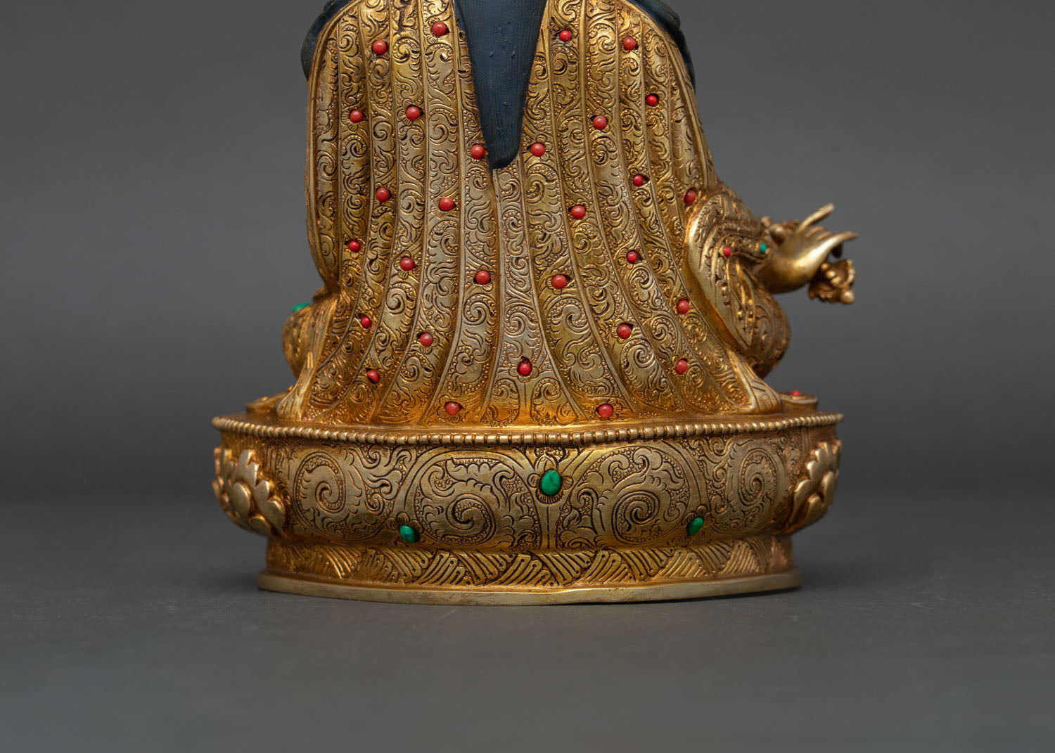 Guru Rinpoche Statue – Enlightened Master of Tibetan Buddhism