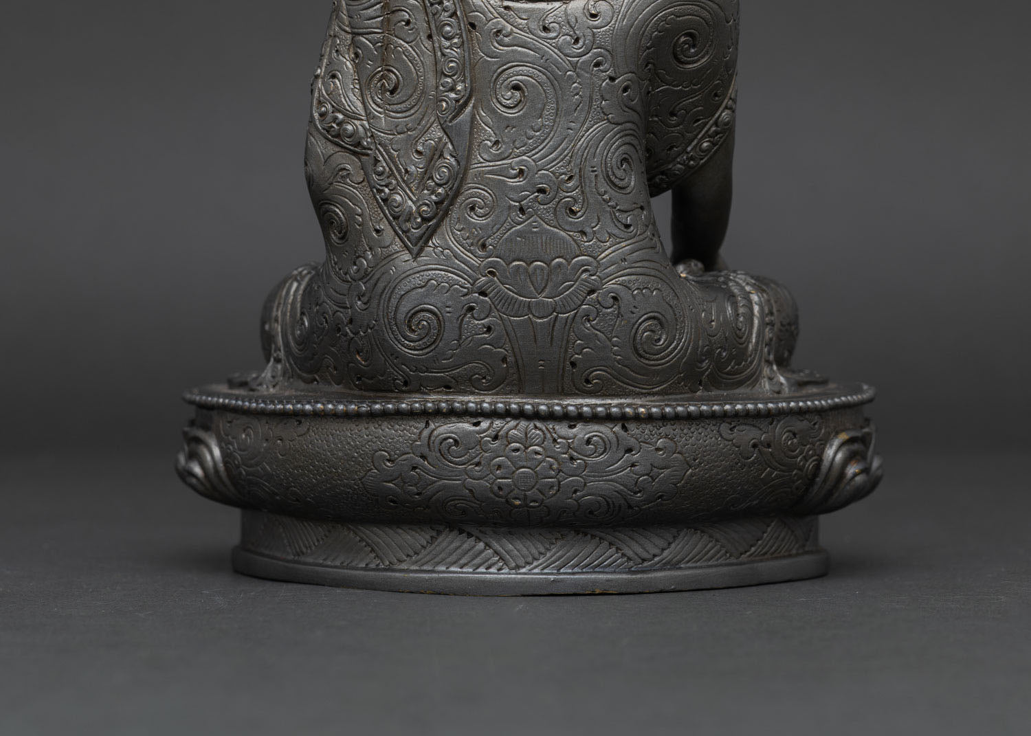 Mitrugpa Buddha Statue – Embodiment of Unwavering Mind