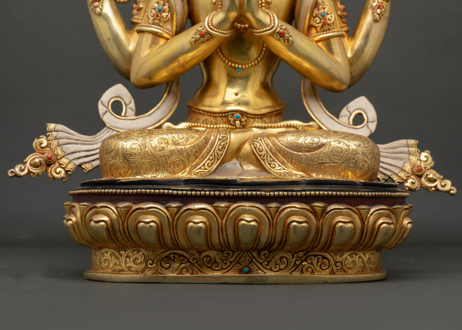 Luxurious Chenrezig Statue | Four-armed Avalokiteshvara Meditation Art