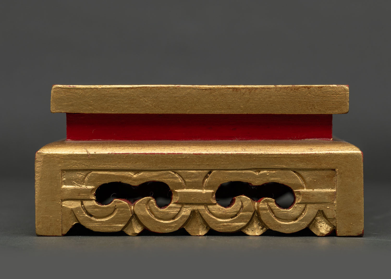 Throne (upto 8 Inch)