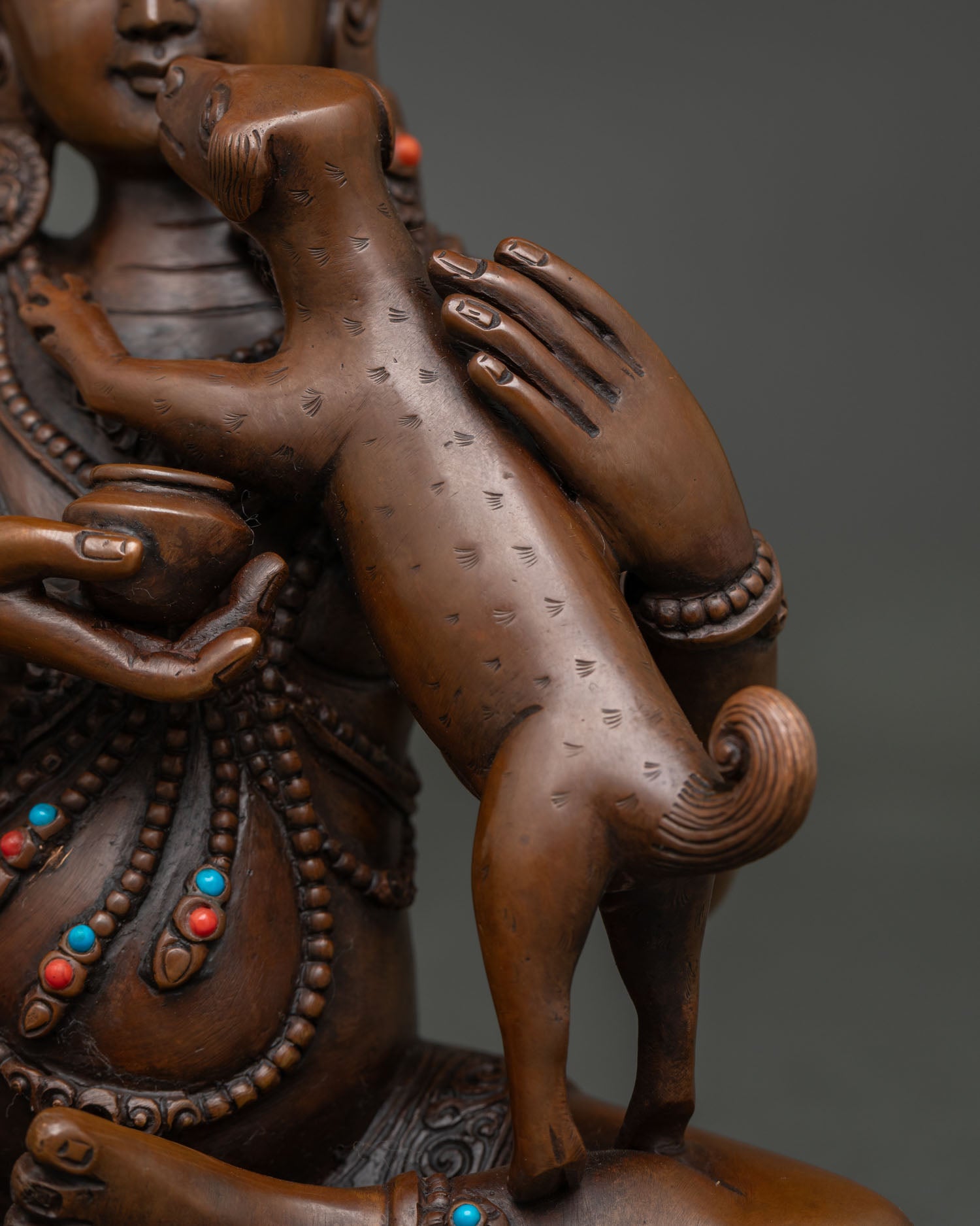 Kukkurirepa Statue