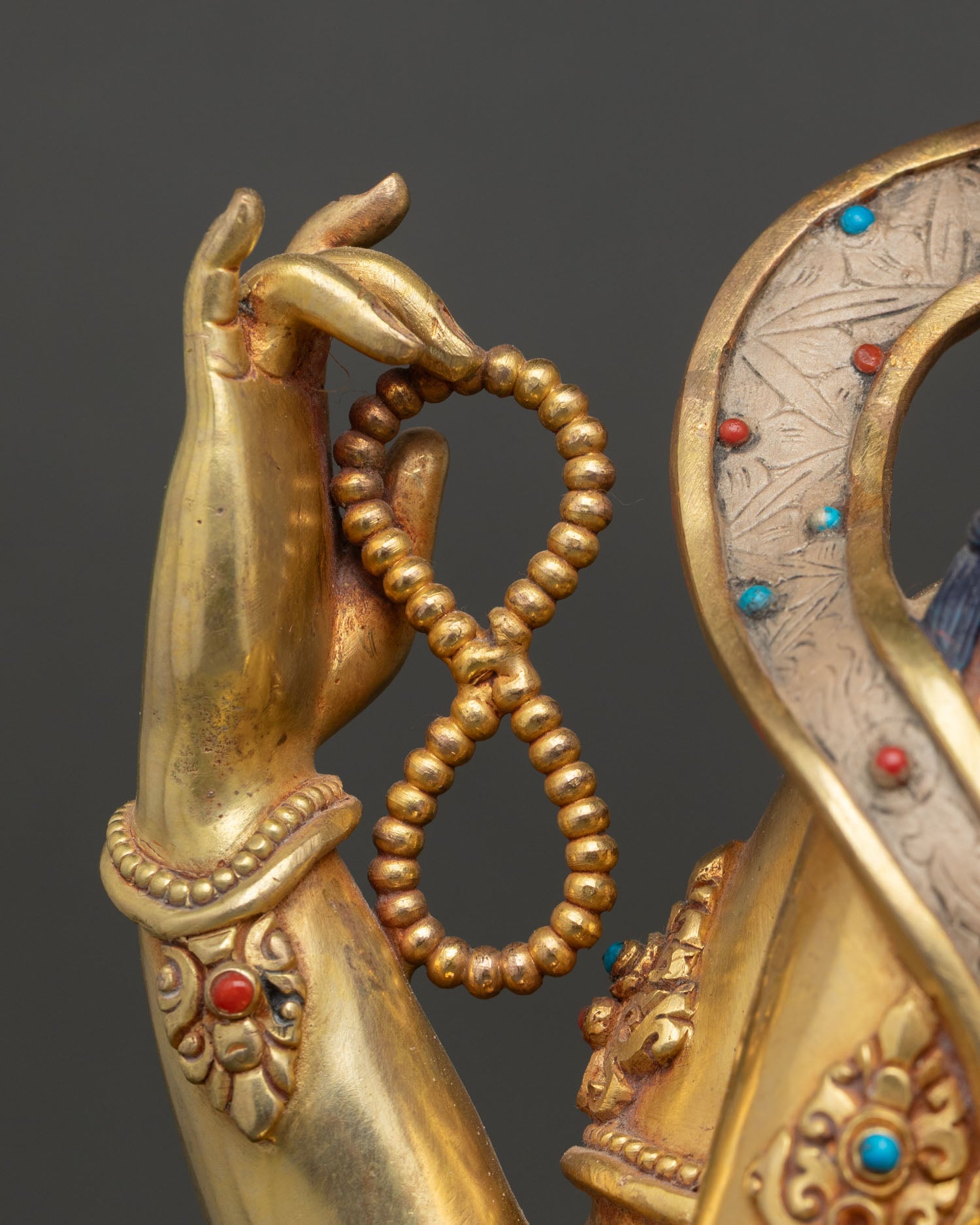 Luxurious Chenrezig Statue | Four-armed Avalokiteshvara Meditation Art