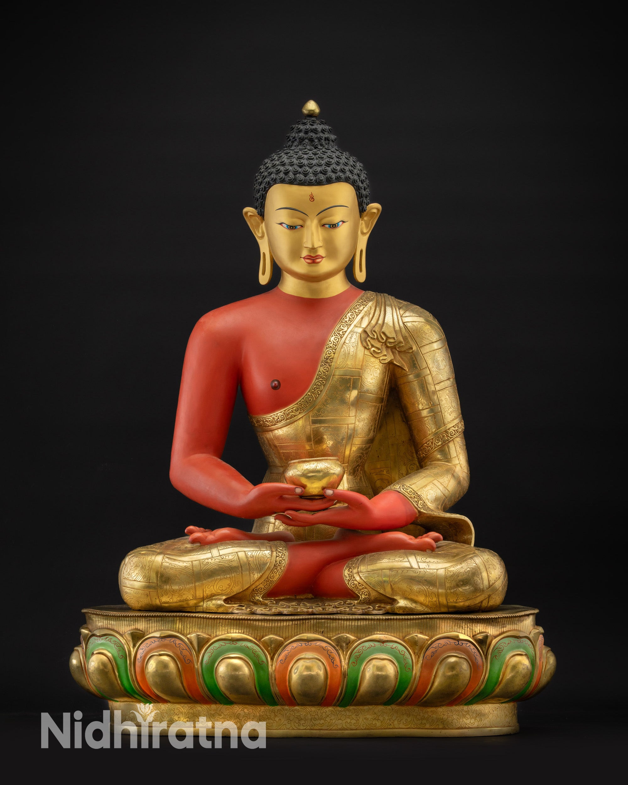 Front view Amitabha Buddha Statue showing Gold-Gilded Gaze without halo
