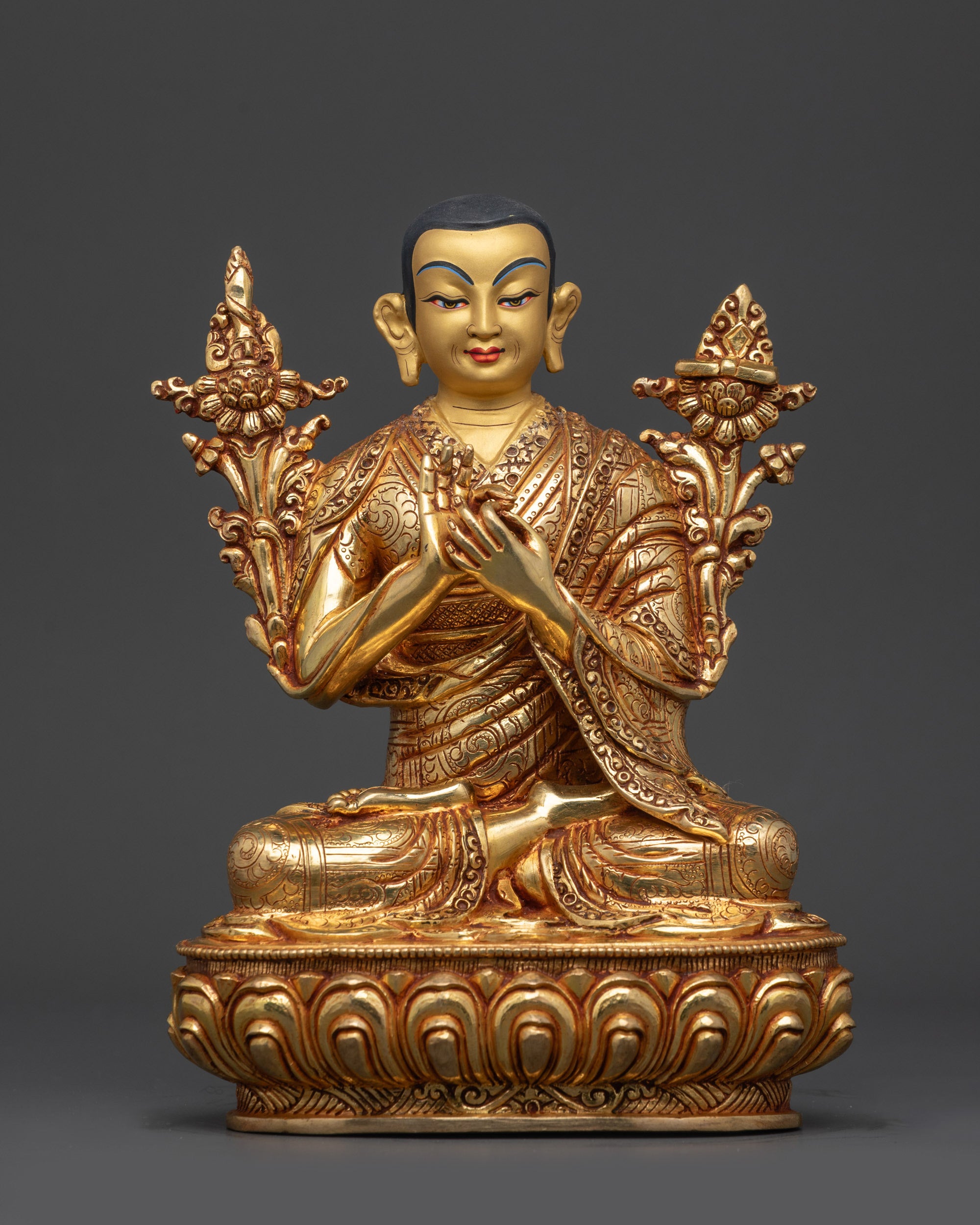 Front view Je Tsongkhapa gold-gilded face and engraved monastic robes