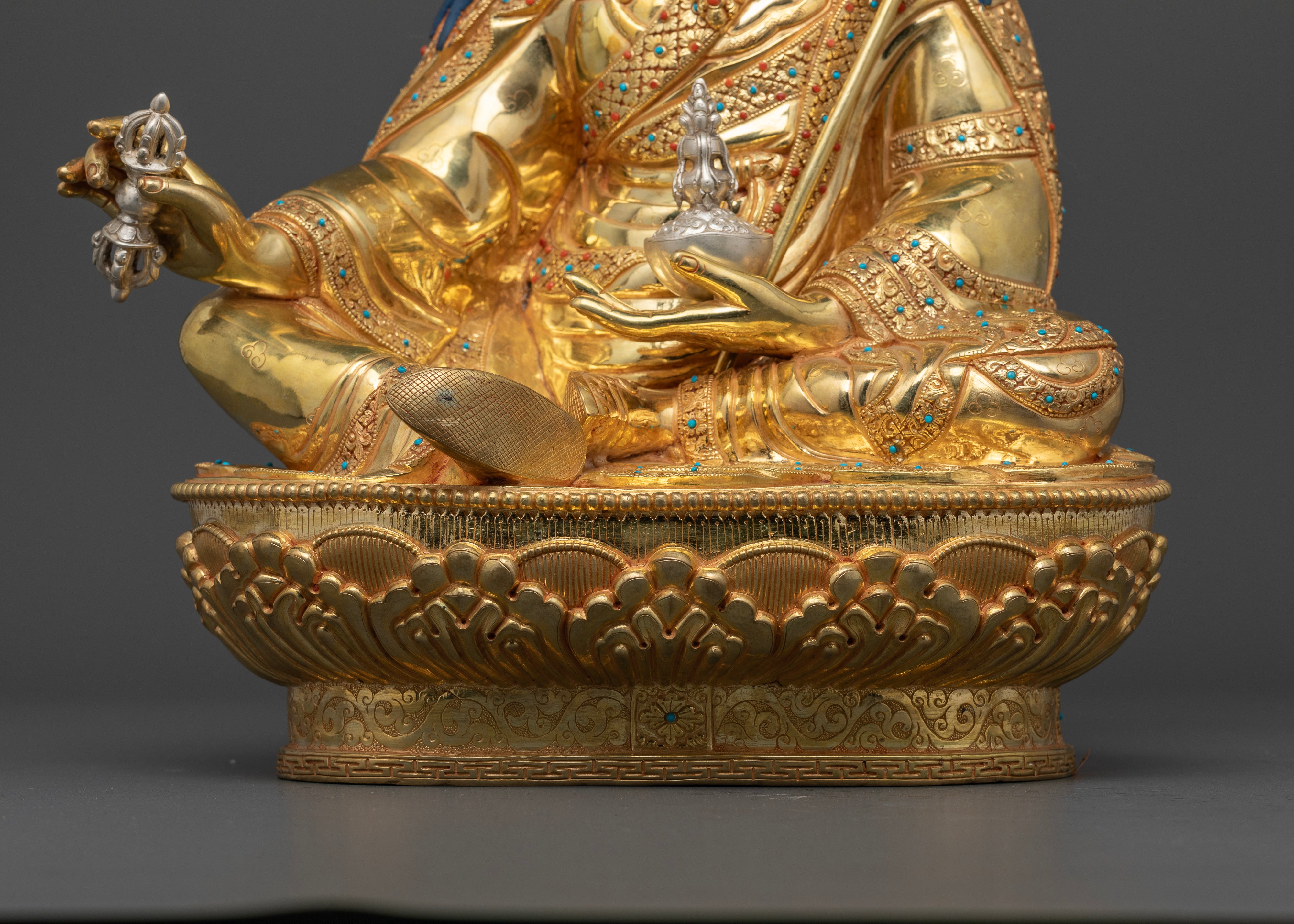 Guru Rinpoche Statue: A Sacred Representation of Tibetan Wisdom