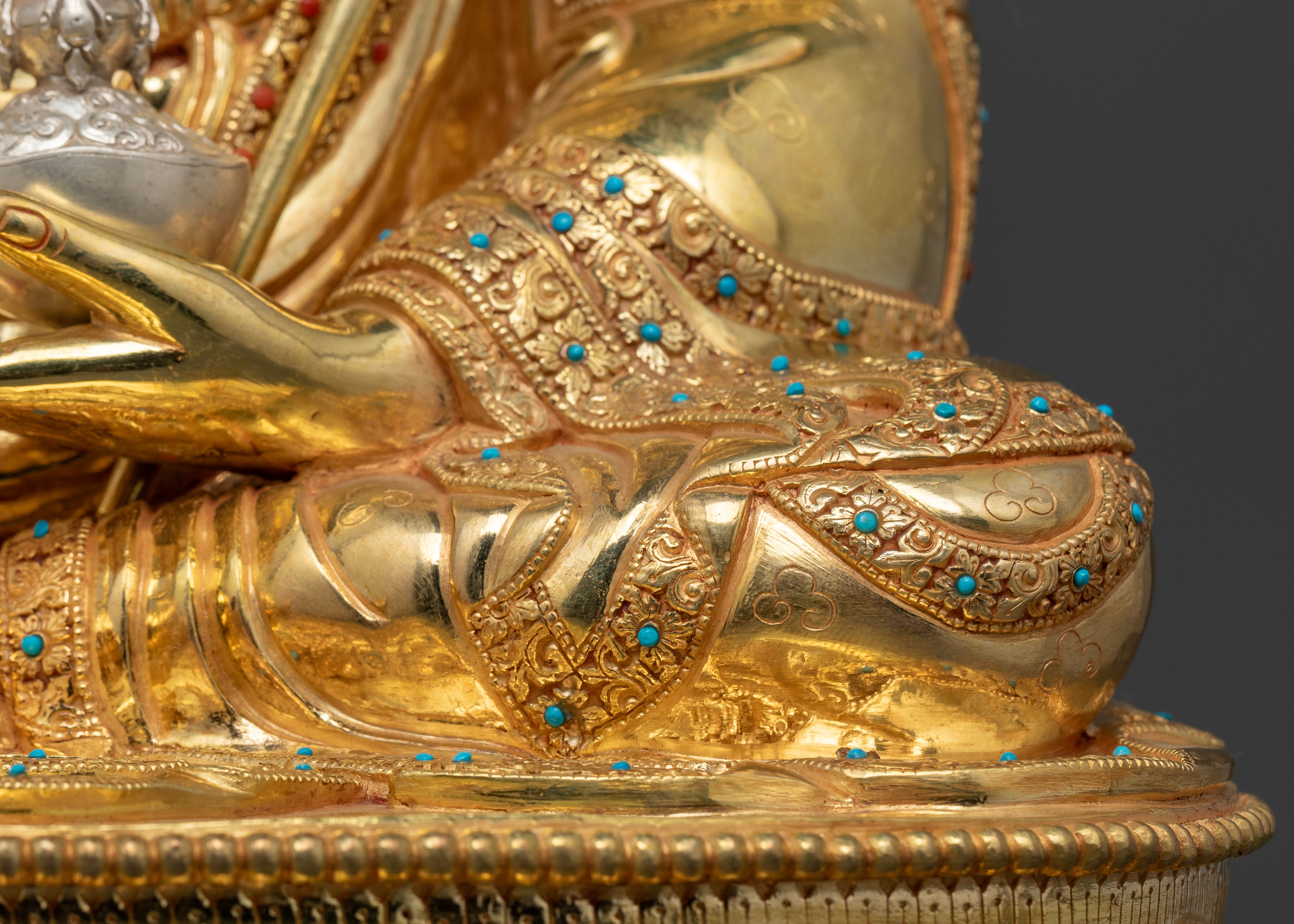 Guru Rinpoche Statue: A Sacred Representation of Tibetan Wisdom