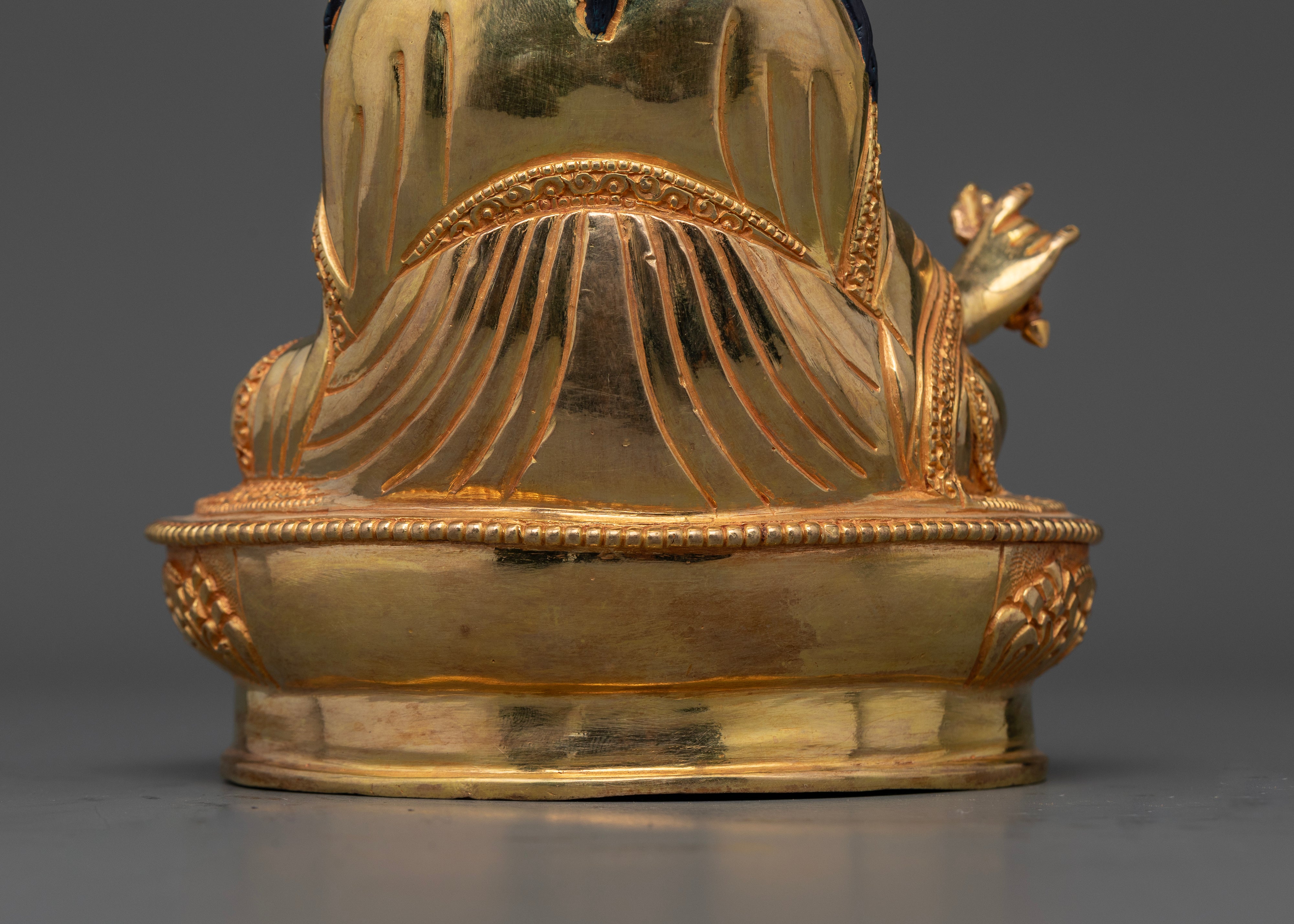 Guru: The Spiritual Teacher of Peace and Transformation