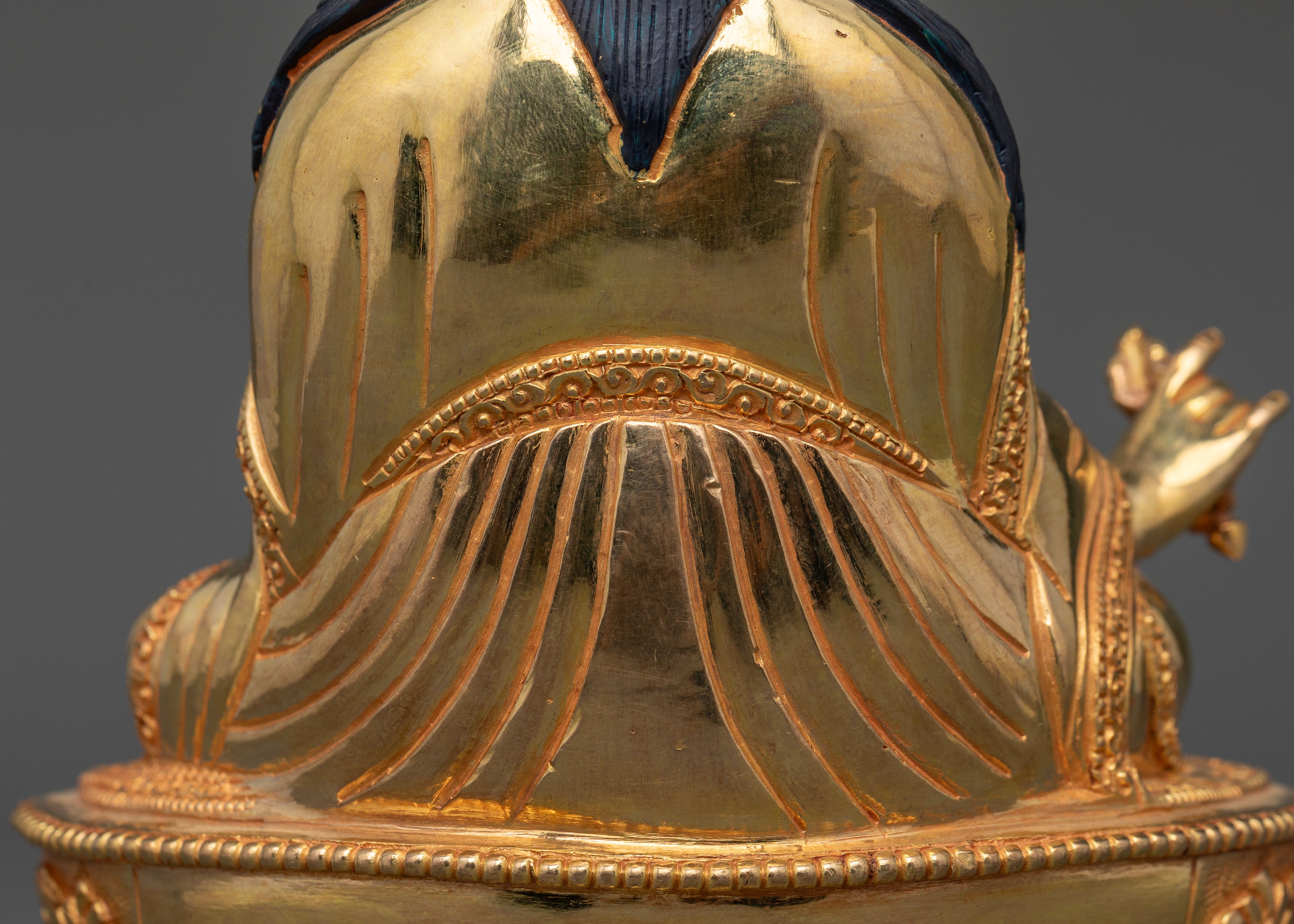 Guru: The Spiritual Teacher of Peace and Transformation