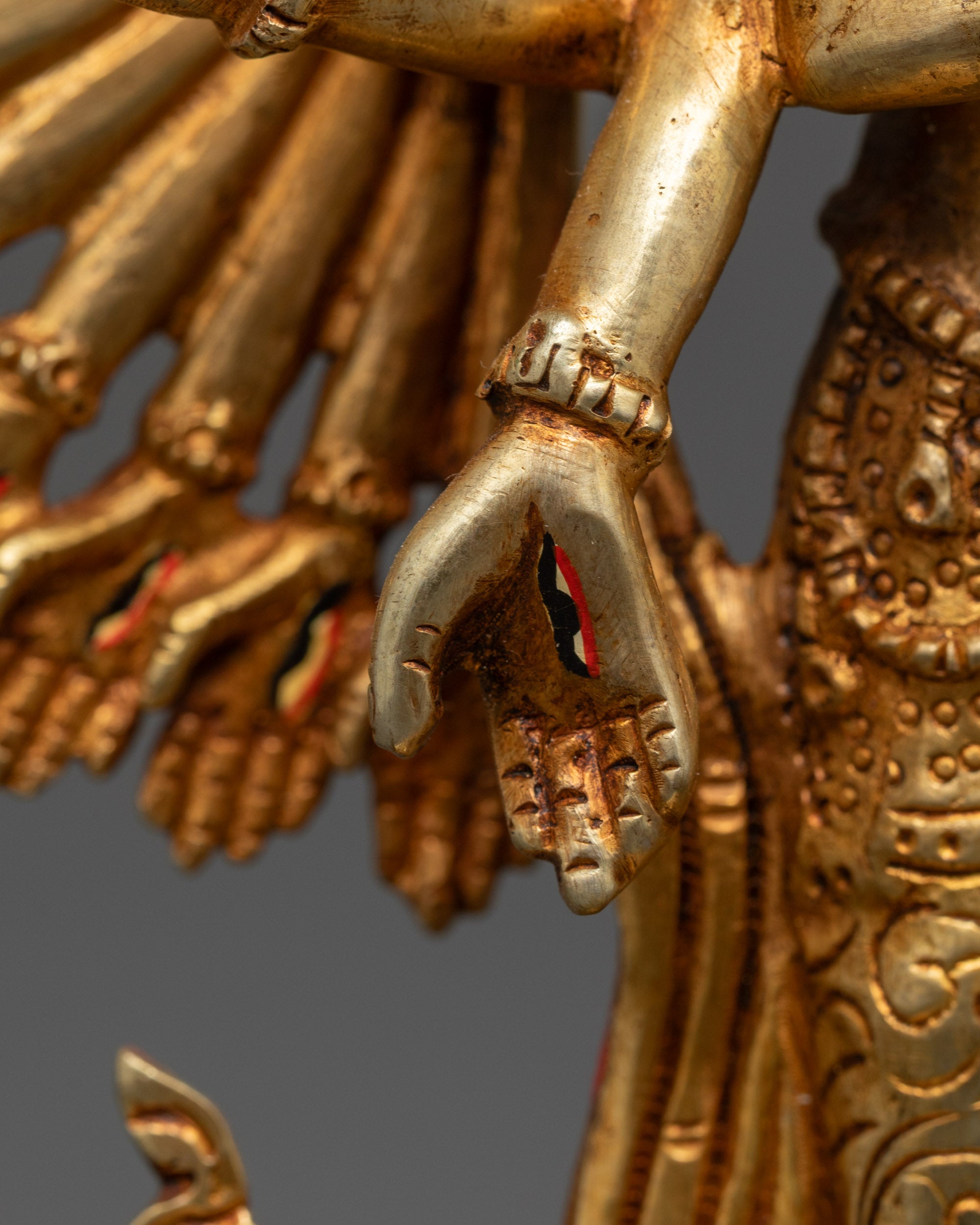 Intricately carved 1000 arms with eyes on palms and detailed halo motifs