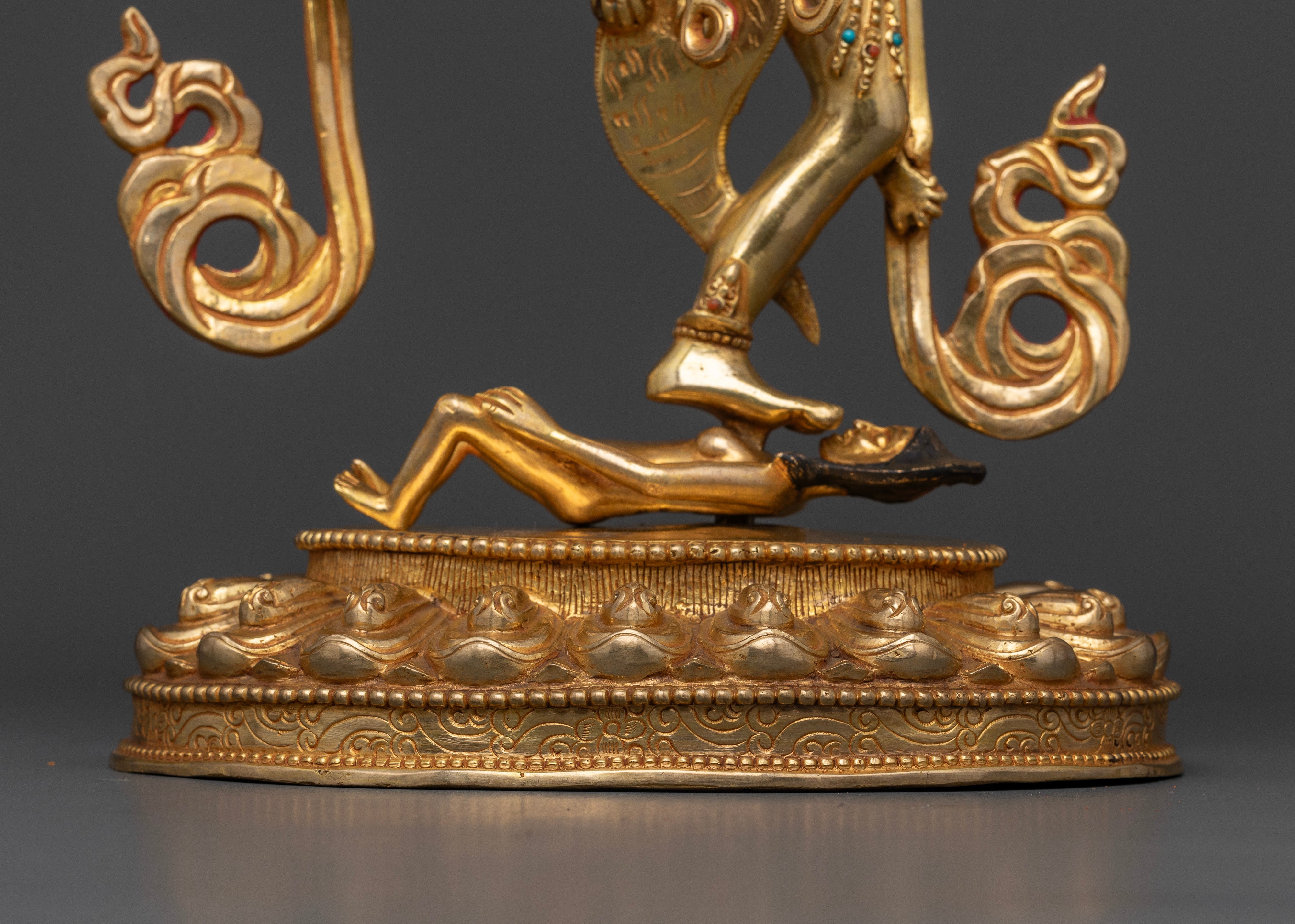 Standing Kurukulla: The Sovereign Enchantress of Compassion