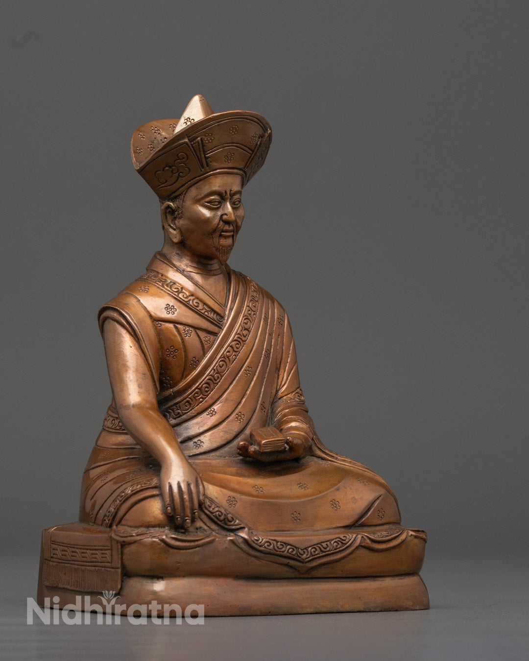 The First Drukpa Choegon Rinpoche Statue | Great Master
