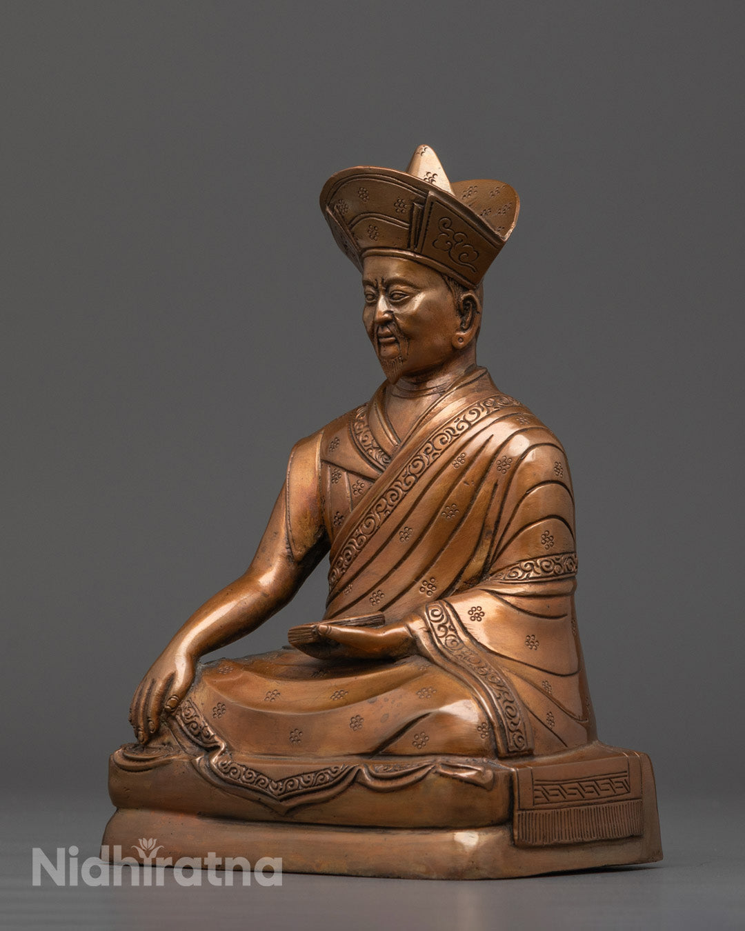 The First Drukpa Choegon Rinpoche Statue | Great Master