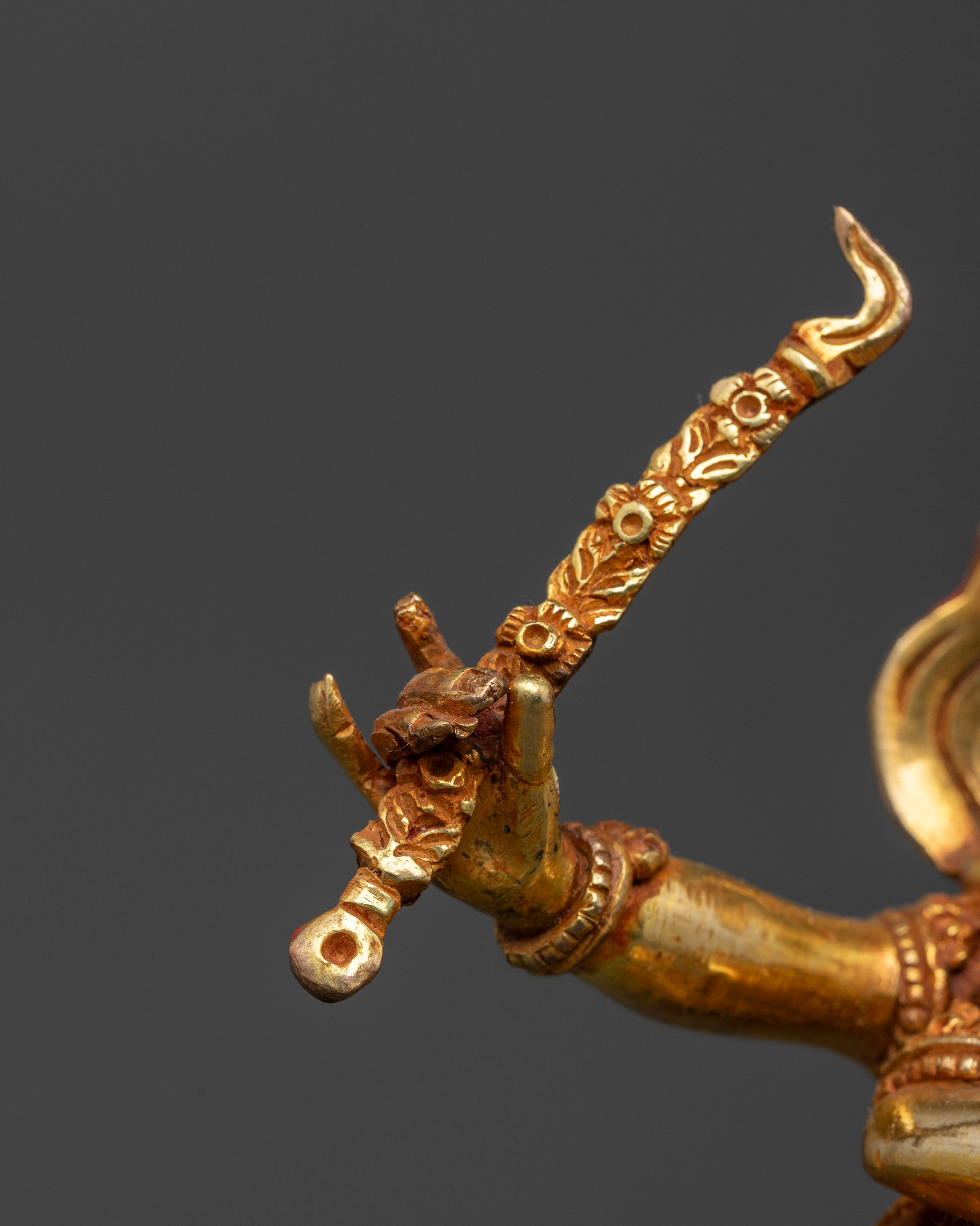 kurukulla statue | The Dakini of Magnetism