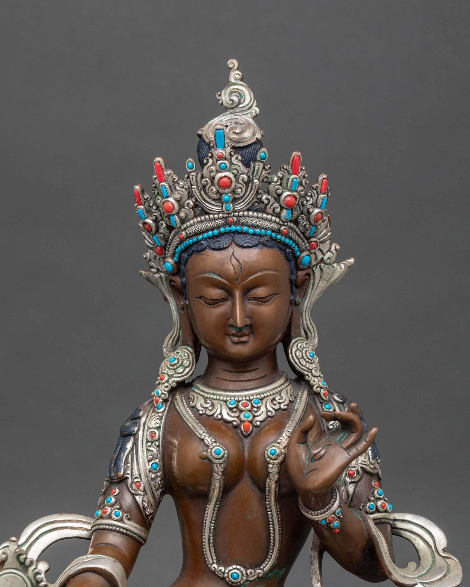 Regular close-up of Dukar Sitatapatra, showing intricate crown and jewelry details