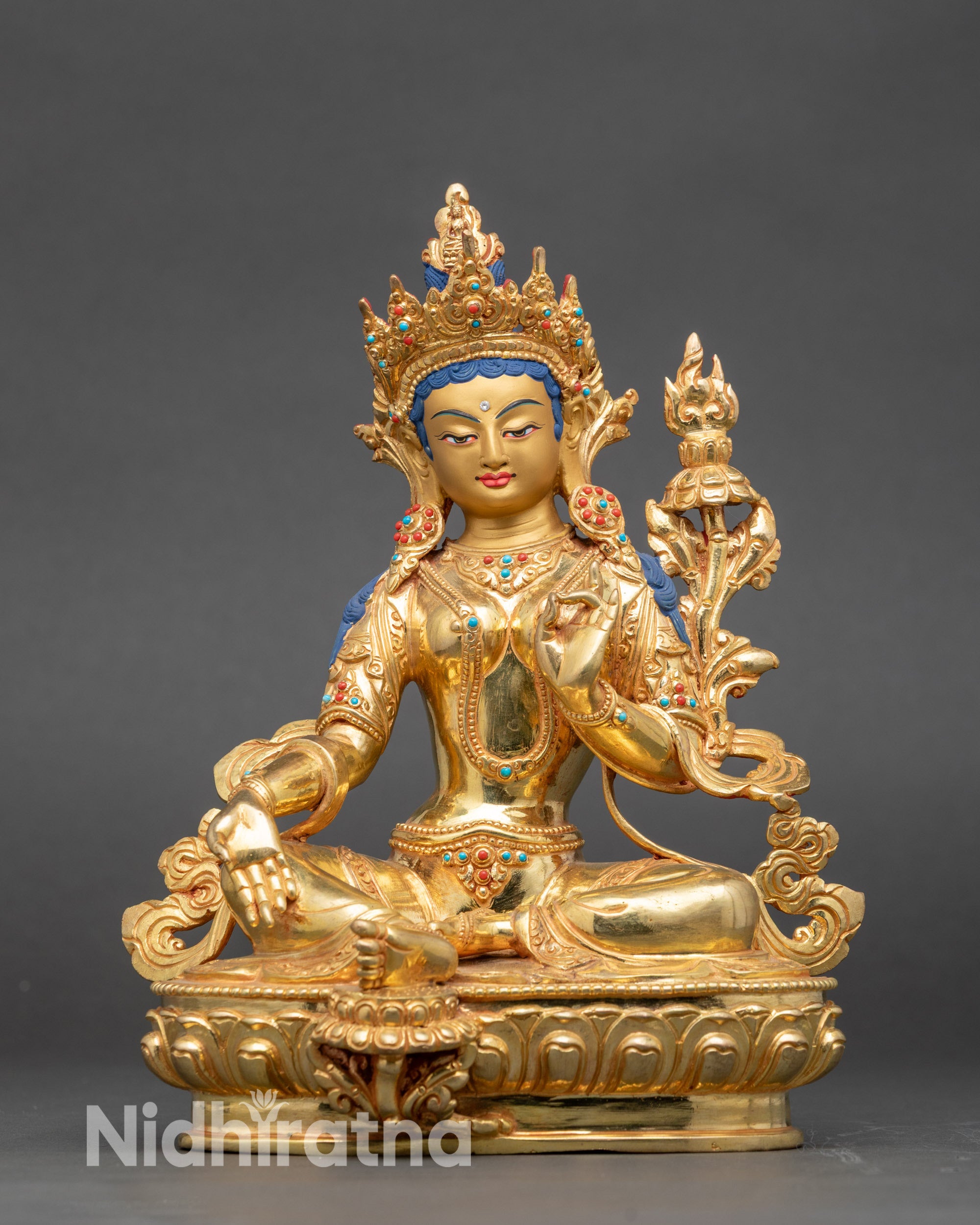 Ritrö Loma Gyönma detailed side close up face, protective gaze with gold accents