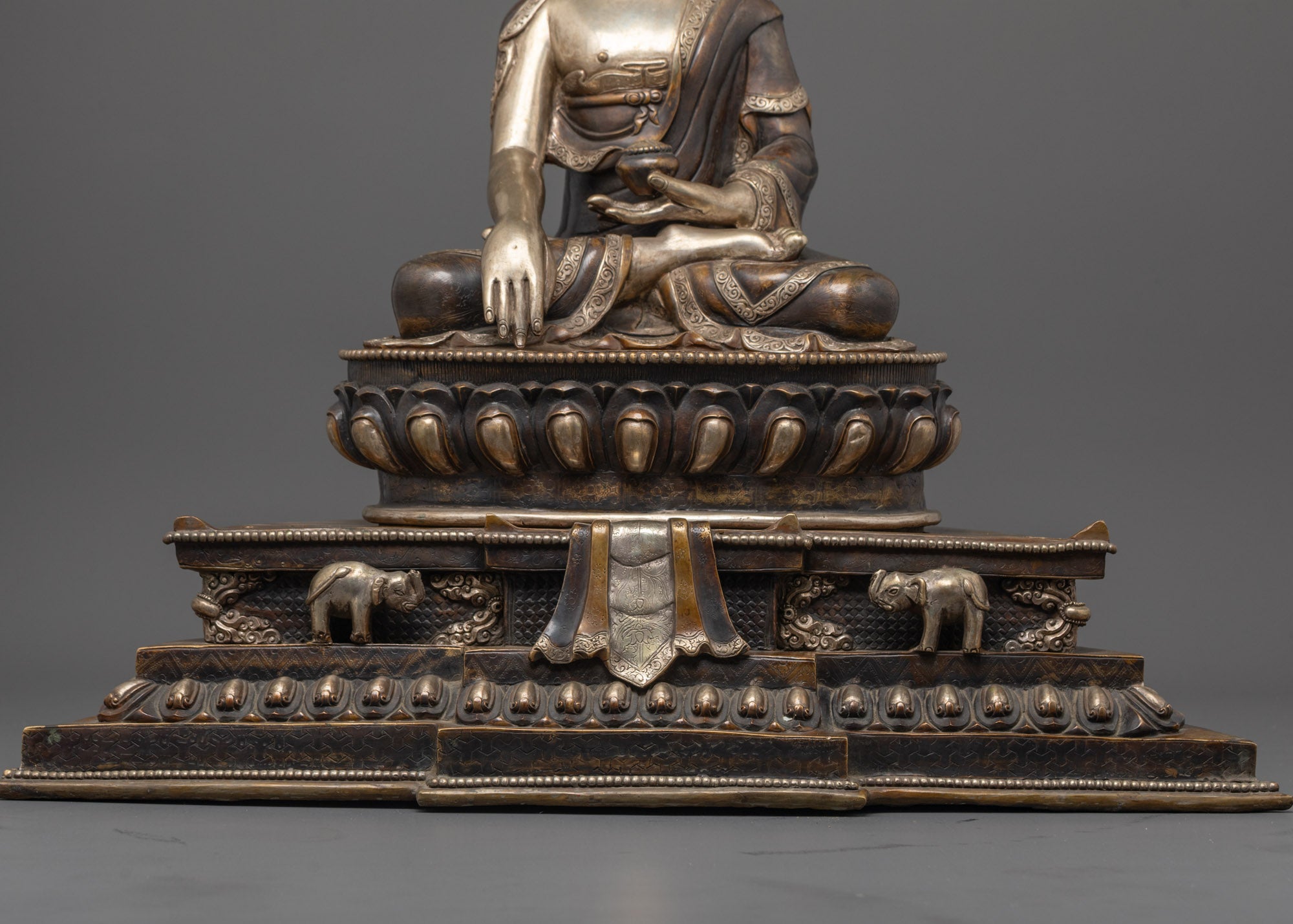 Shakyamuni Buddha with two Disciples Statue