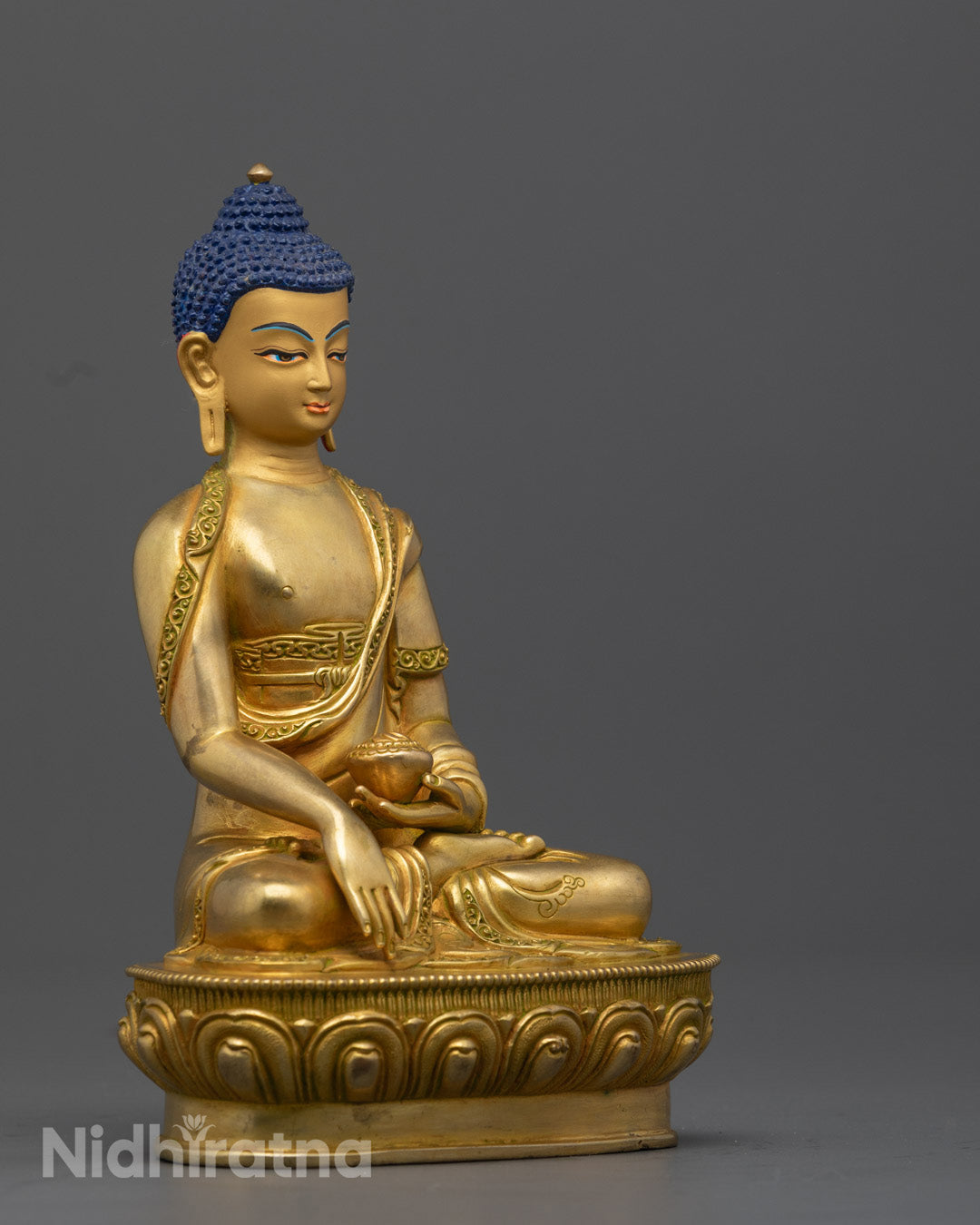 Sakyamuni Buddha Statue – Symbol of Enlightenment and Peace