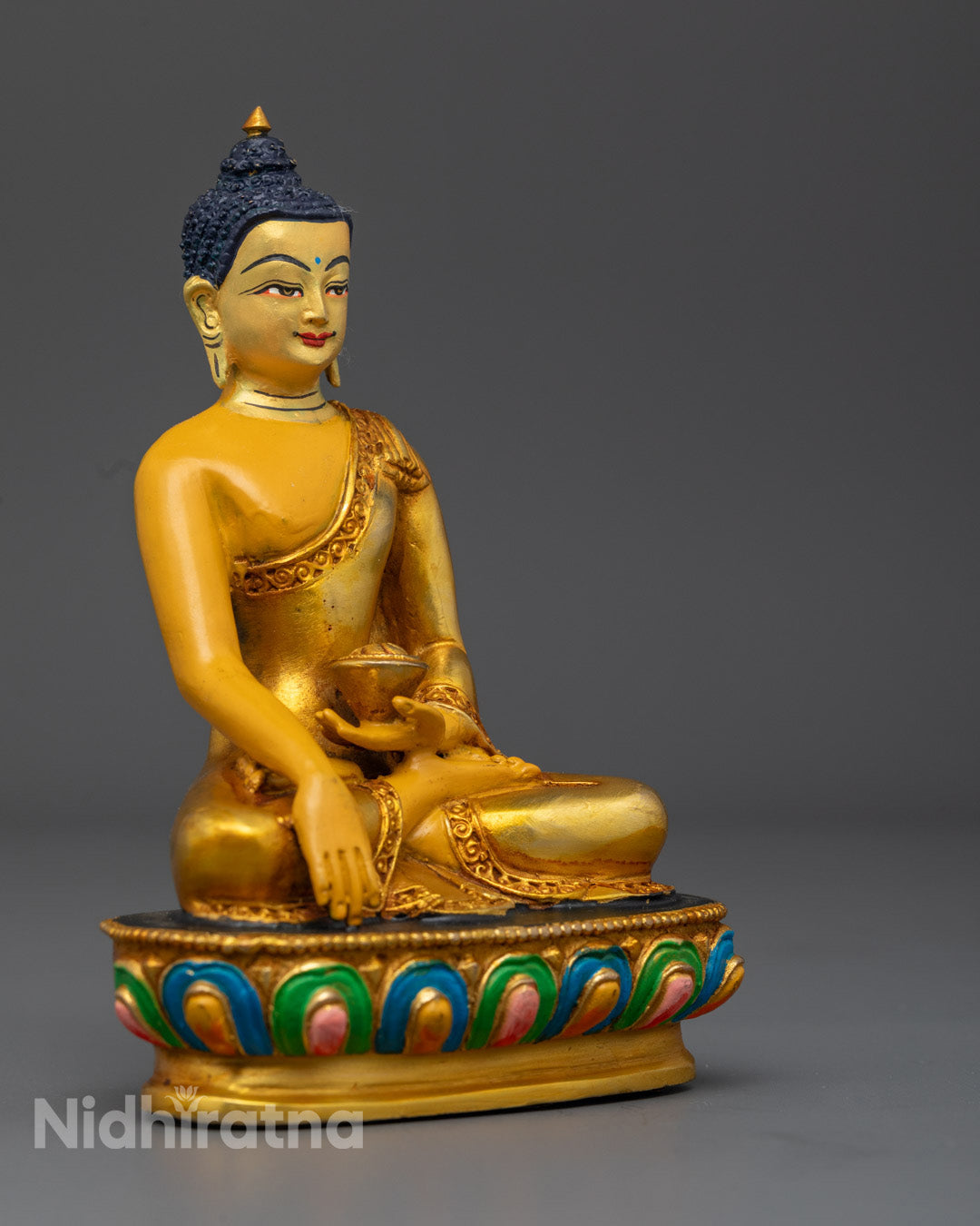 Shakyamuni Buddha holding a patra (alms bowl) – representing renunciation and spiritual sustenance in Buddhist tradition.