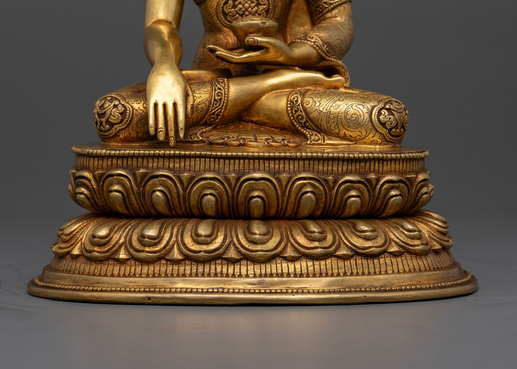 Shakyamuni Buddha sitting on lotus seated