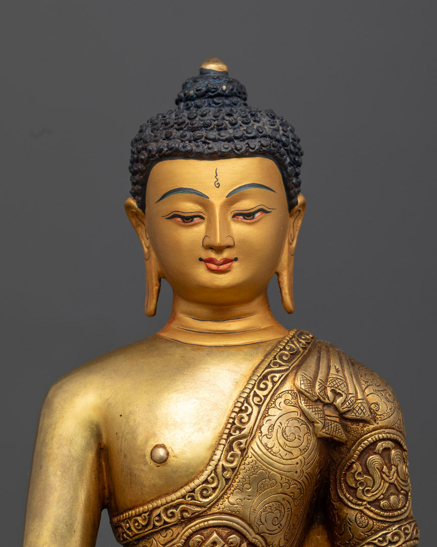 The portrait of Shakyamuni Buddha's face highlights the diety's facial expression and facial features.