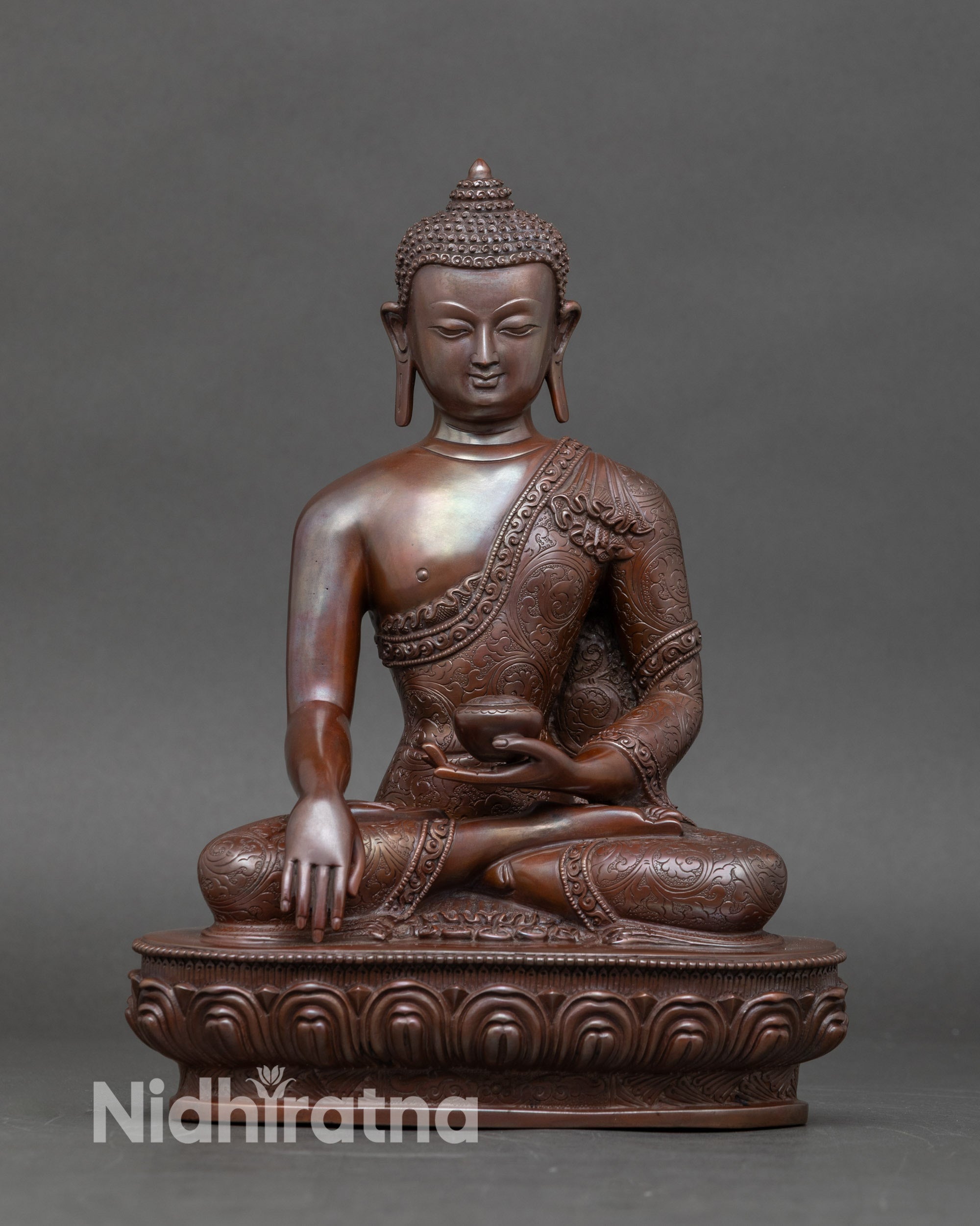 Shakyamuni Buddha statue holding monk’s bowl, handcrafted Newari copper art from Nepal