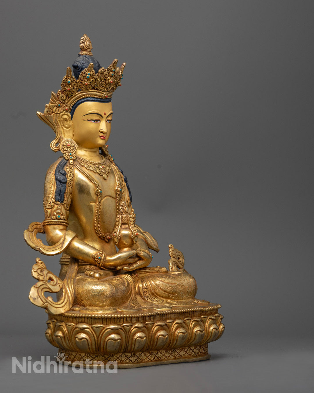 Depicts the sacred urn of immortality and elaborate artisan work symbolizing blessings of long life and vitality.