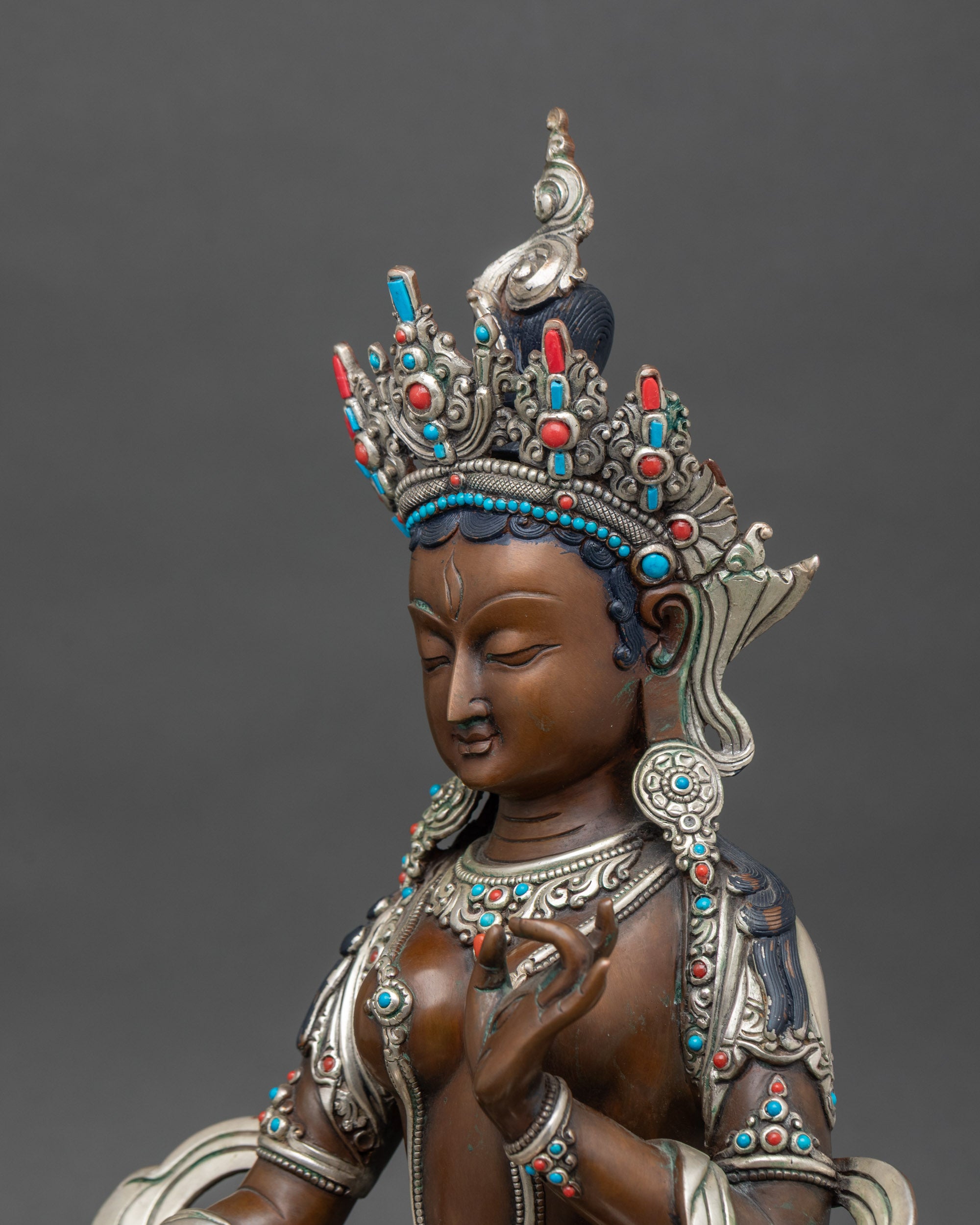 Side close-up of Dukar Sitatapatra statue, highlighting crown and parasol details