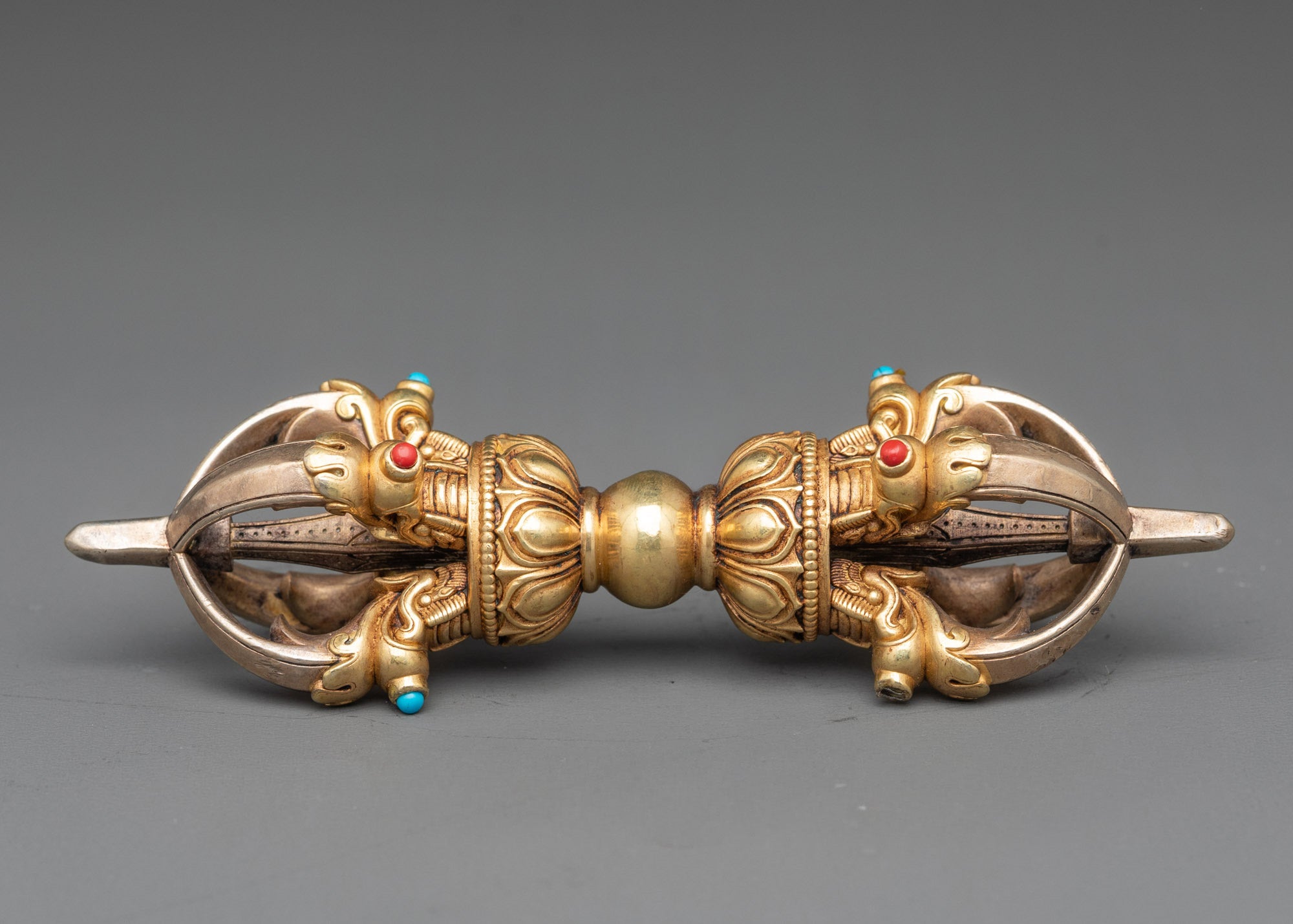 Side view copper vajra symbolizing strength for Tibetan Buddhist practice