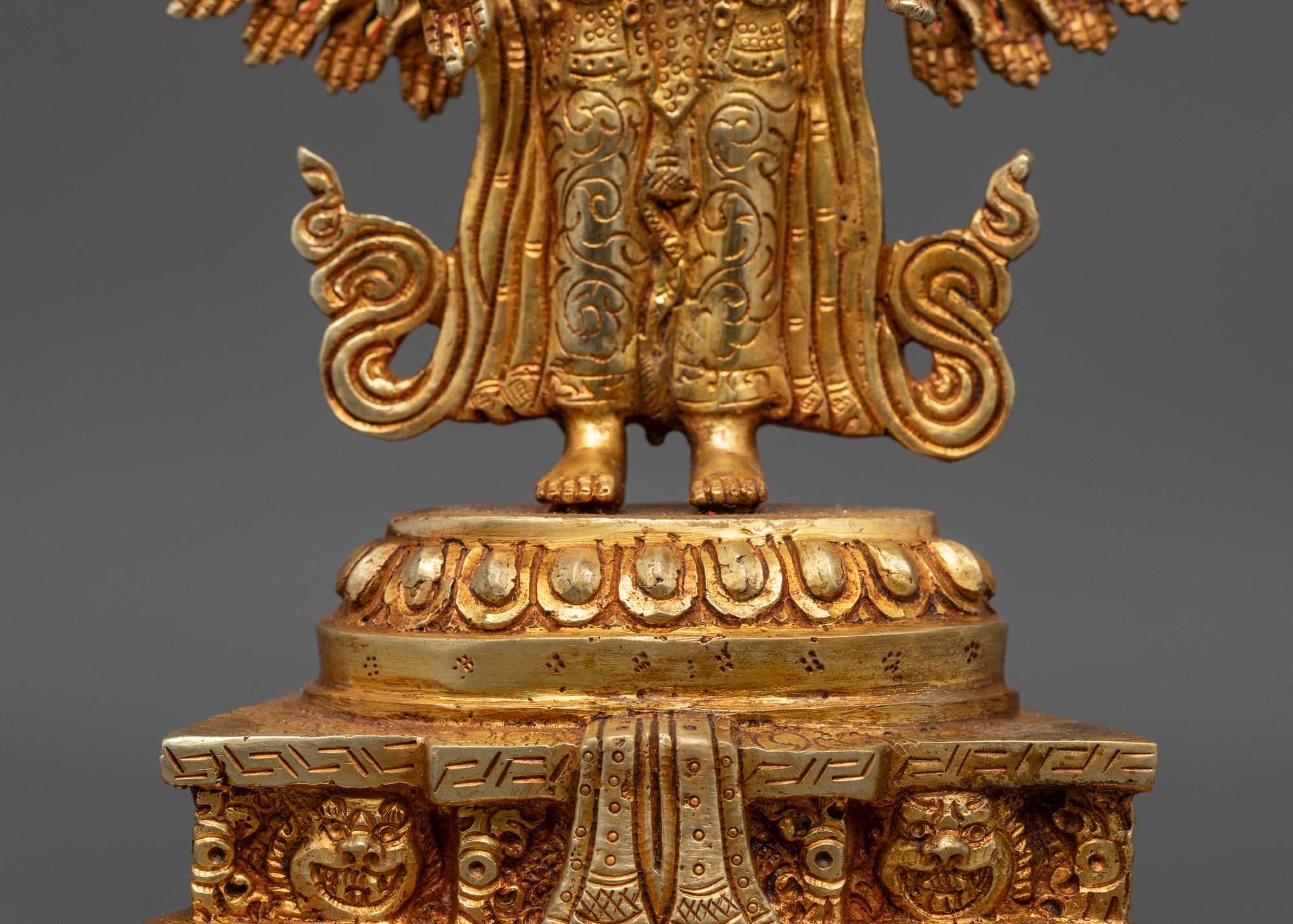 Standing Chenrezig on moon disc atop lotus seat with 11 faces and crowns