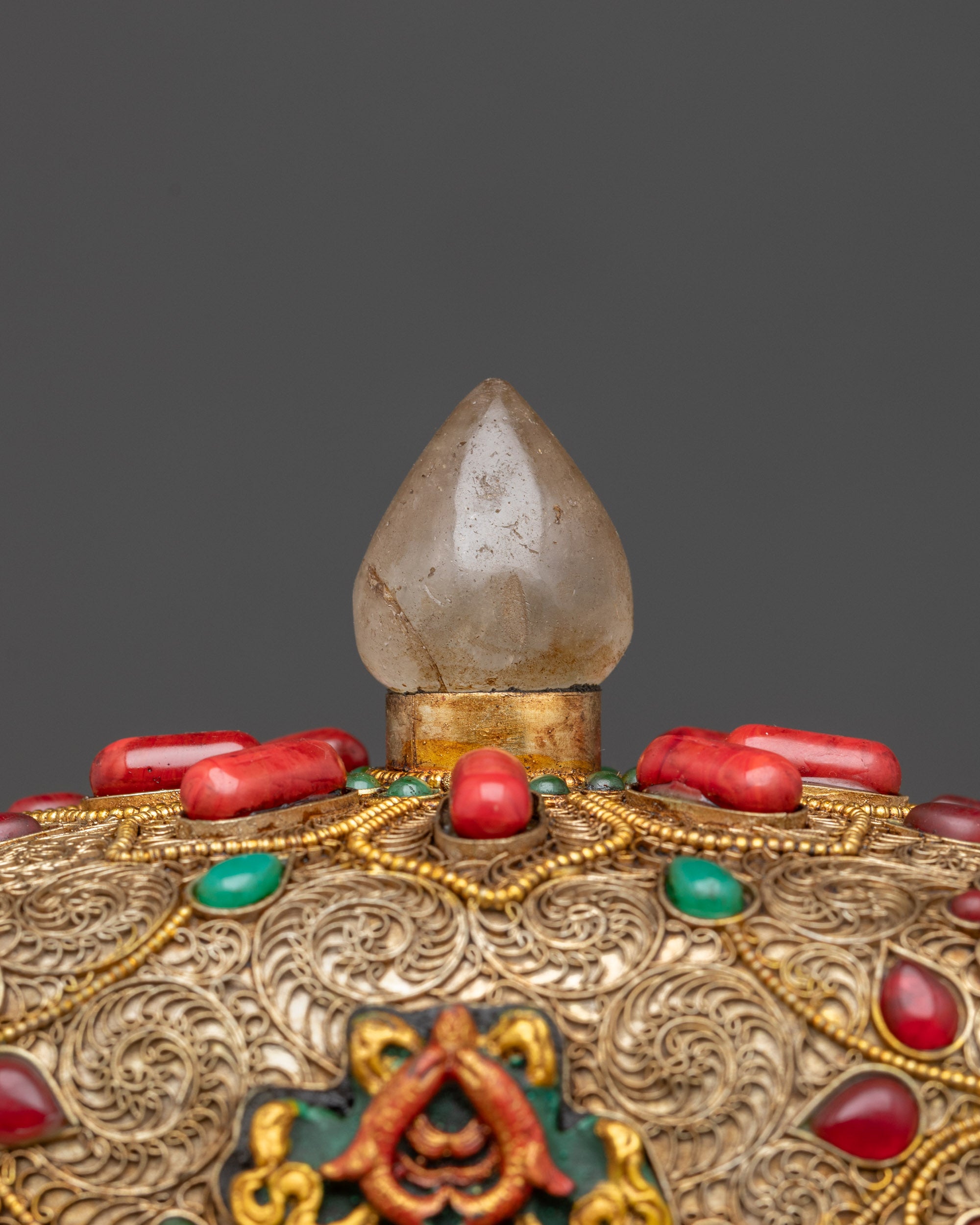Upper gold plated crystal lid and three-sided base design of Kapala Set