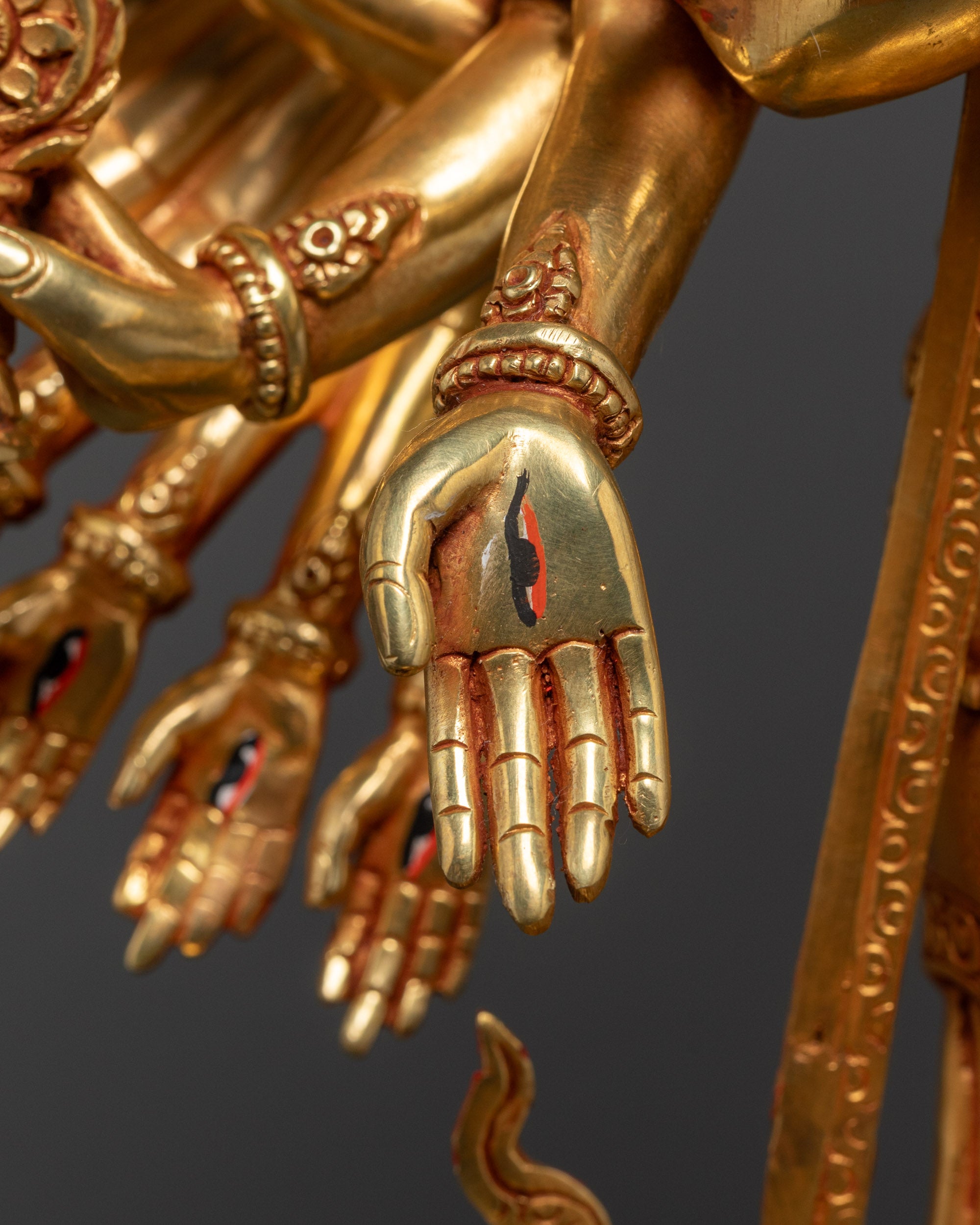 1000-Armed Guan Yin Sculpture | Traditional Nepalese Artwork