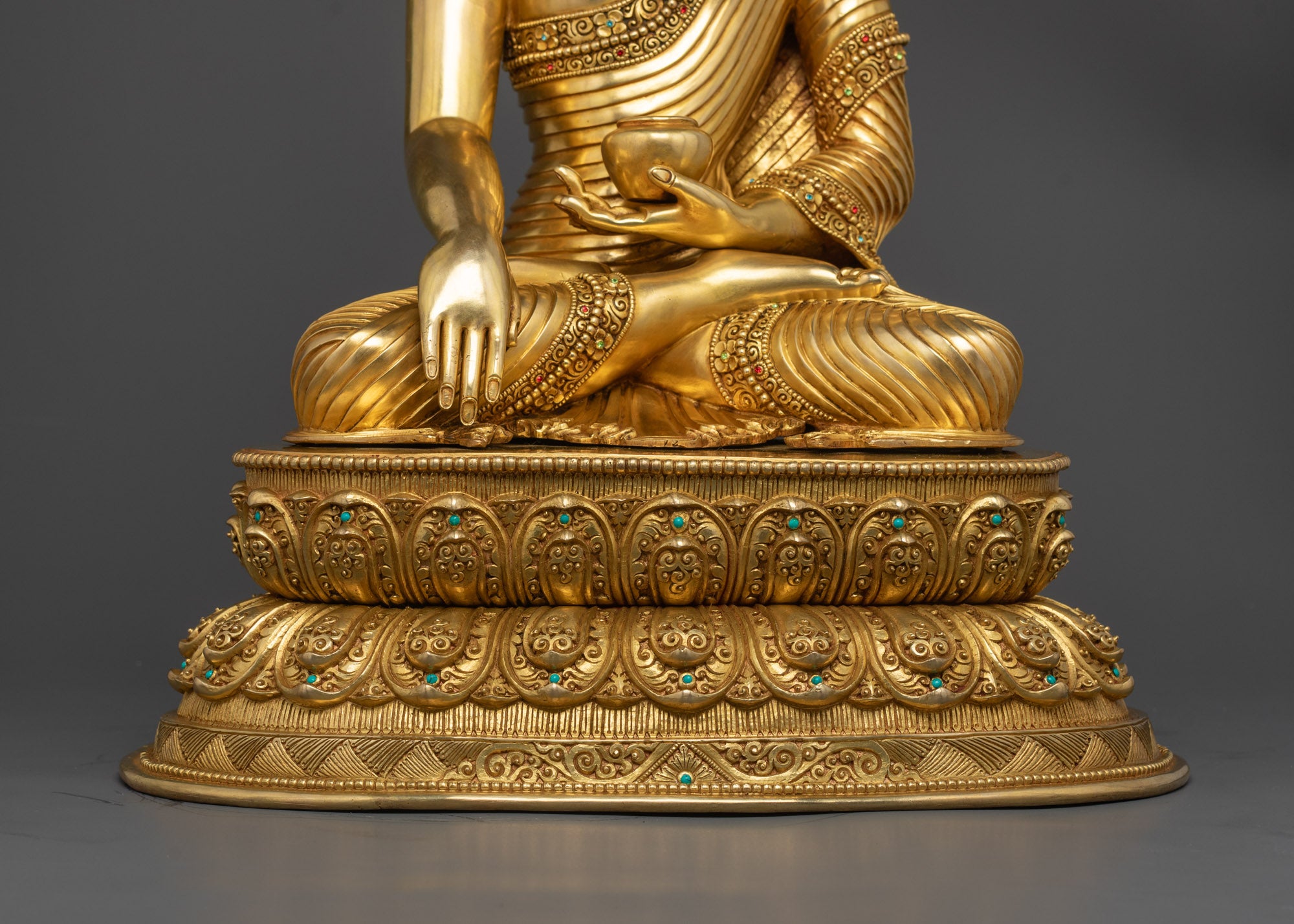 Enlightened Shakyamuni Buddha Statue | Peaceful Meditating Sculpture