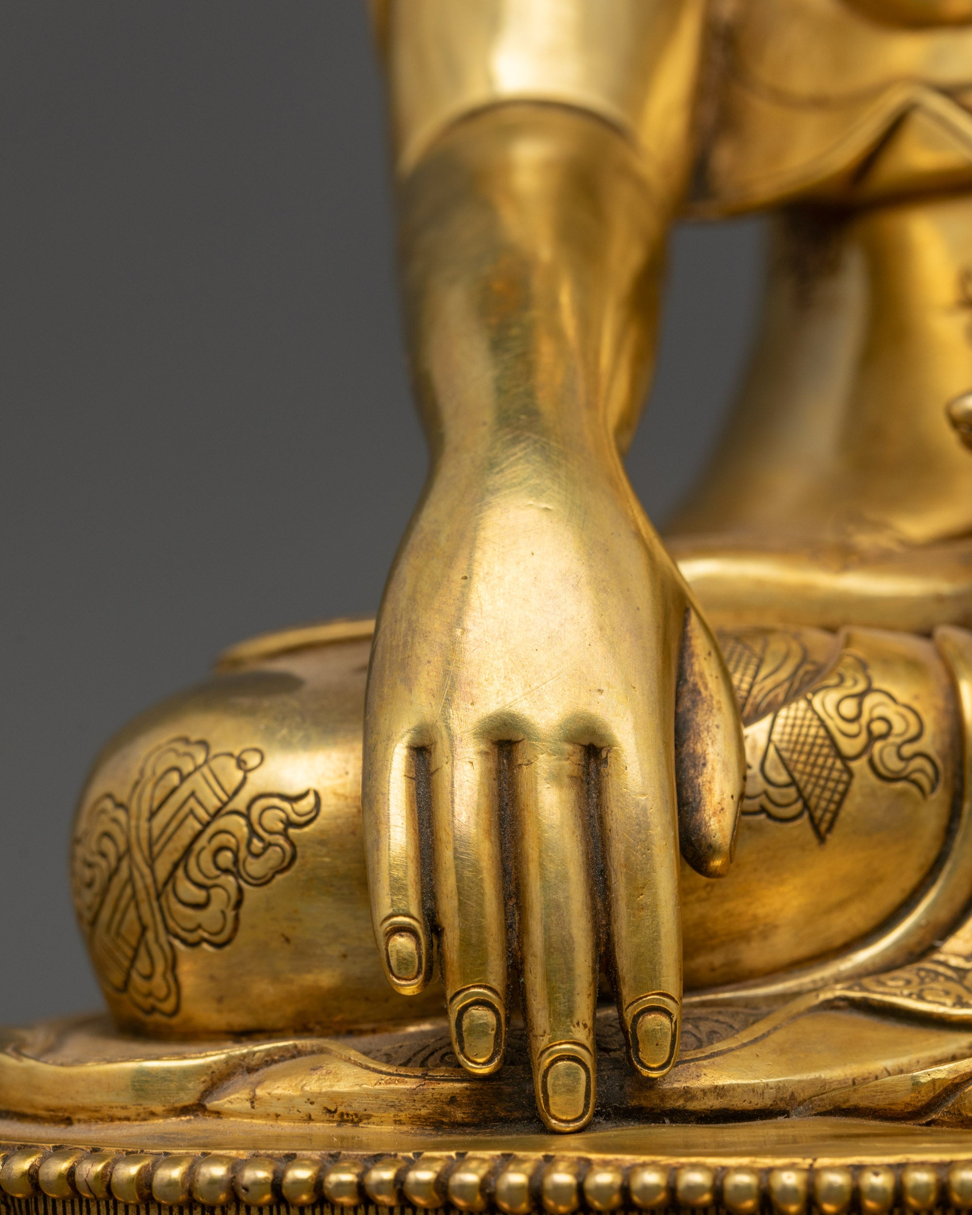 Smooth Shakyamuni Buddha Statue | The Enlightened One Meditation Idol