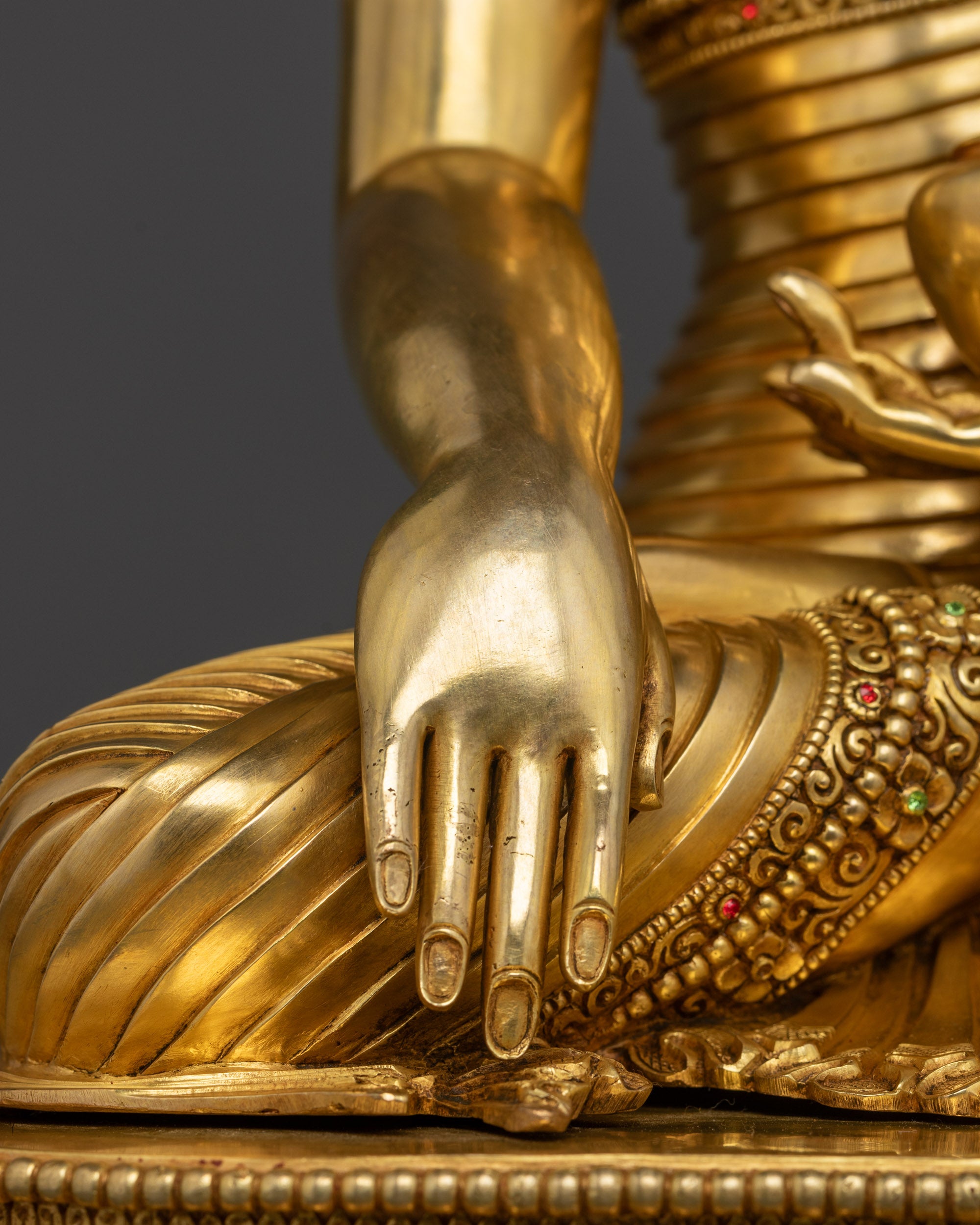 Enlightened Shakyamuni Buddha Statue | Peaceful Meditating Sculpture