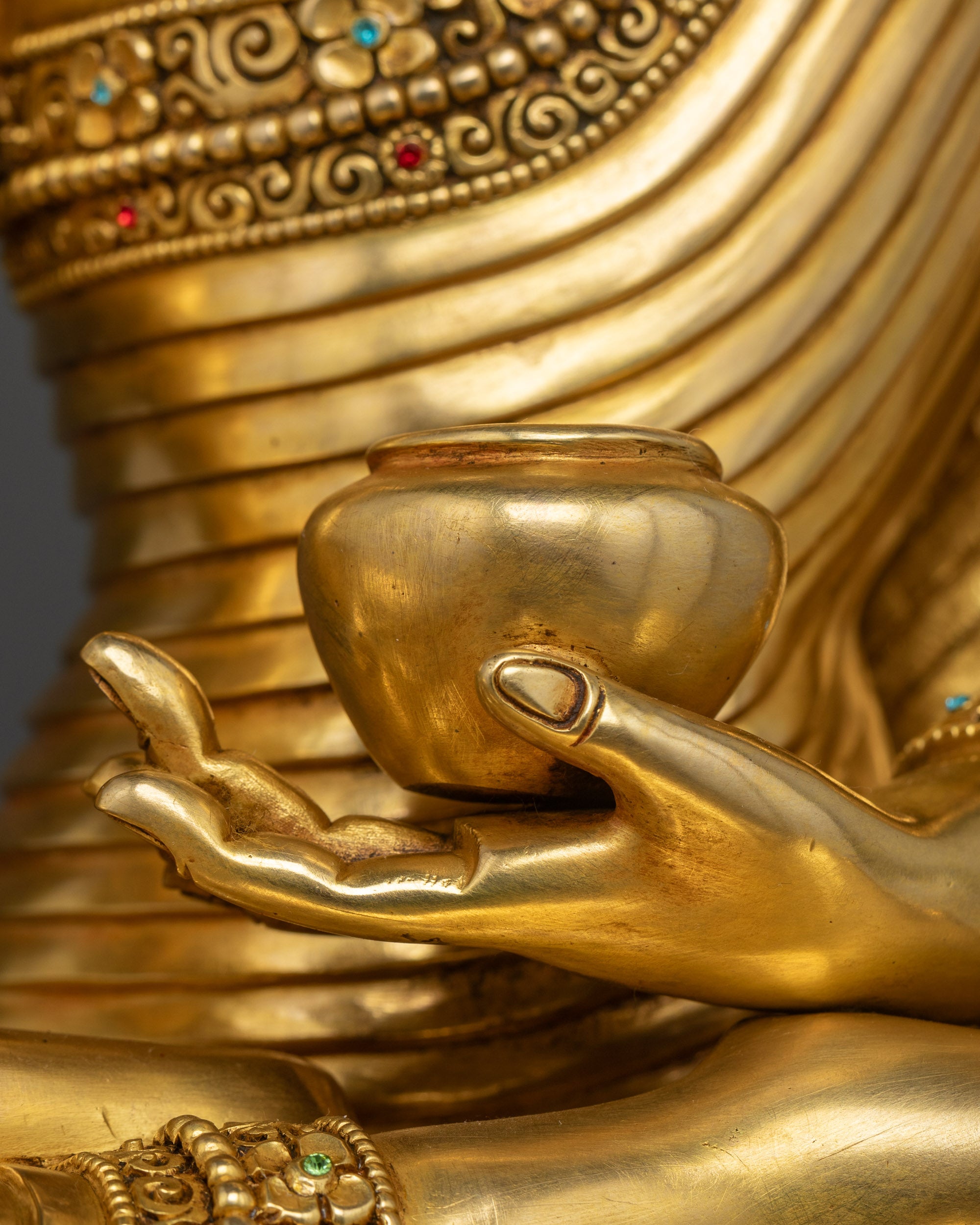 Enlightened Shakyamuni Buddha Statue | Peaceful Meditating Sculpture