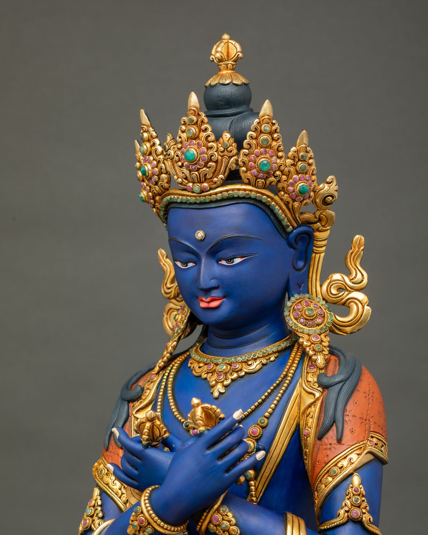 Detailed side close up of Vajradhara Statue with gold gilded robe patterns