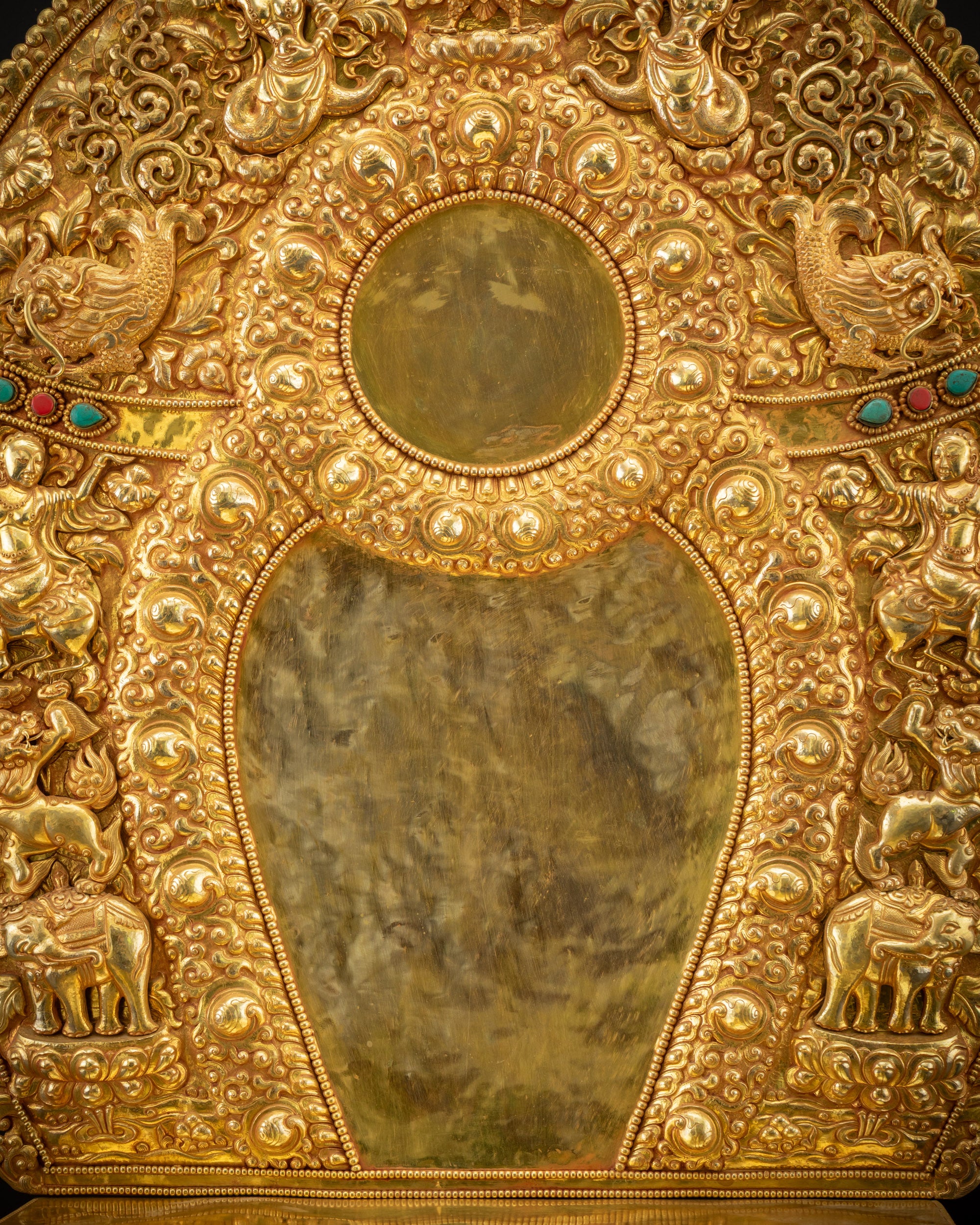 detailed circular halo crowning the torana throne for Vajrayana deity statue