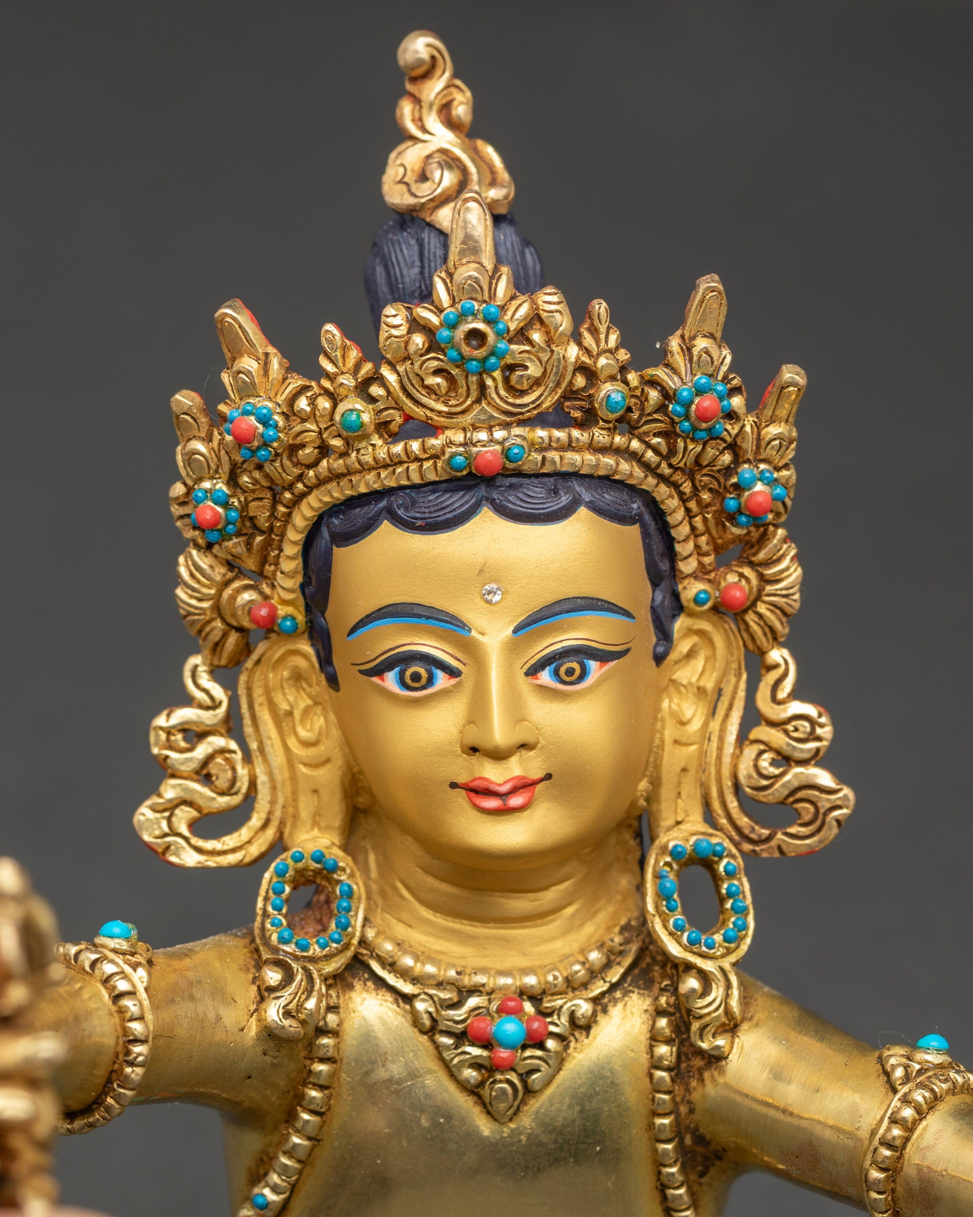 detailed close up face of Vajradhara Yab-Yum Vajradhatvisvari with serene gold-gilded expression