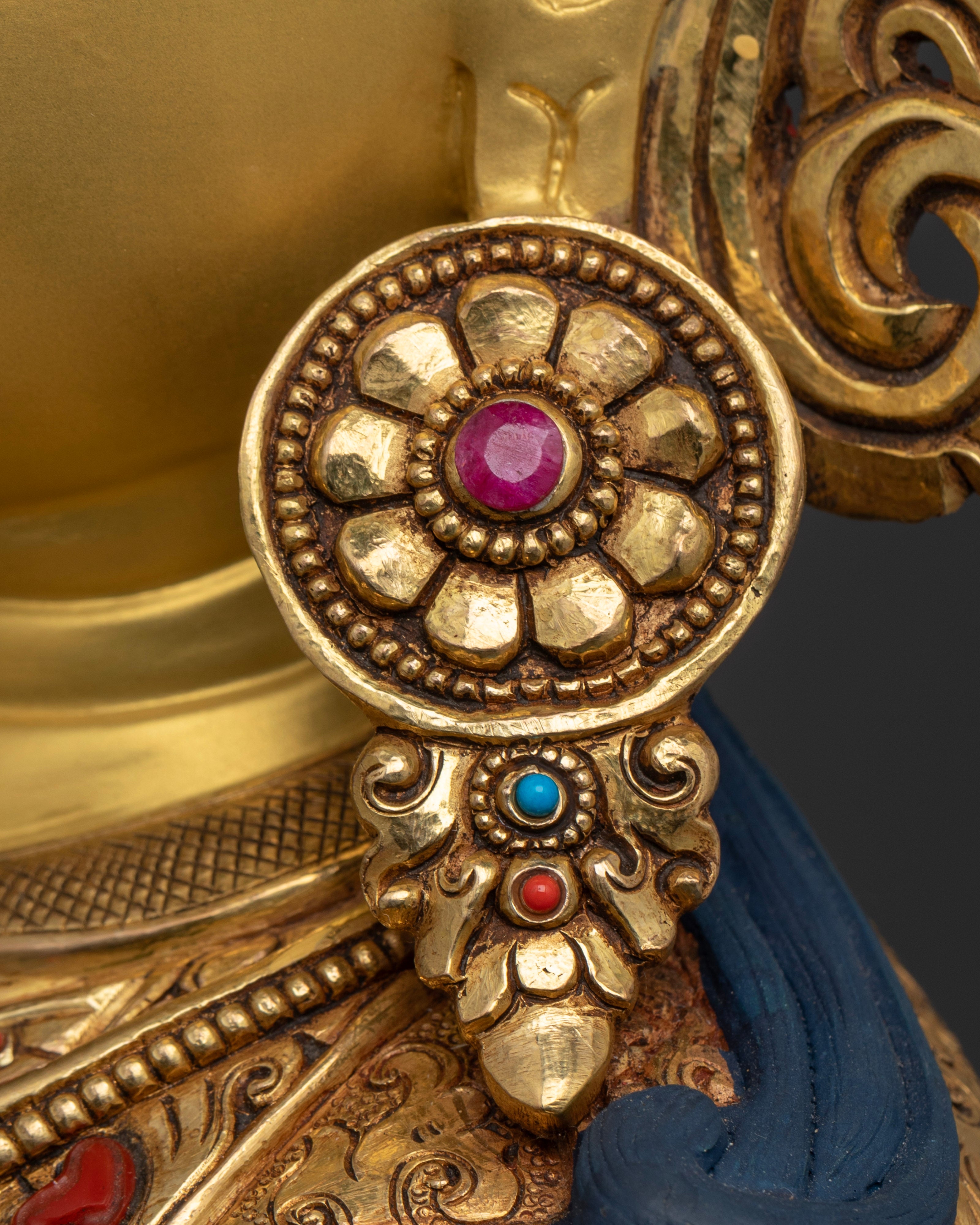 Guru Pema Jungne Statue: Symbol of Wisdom & Compassion