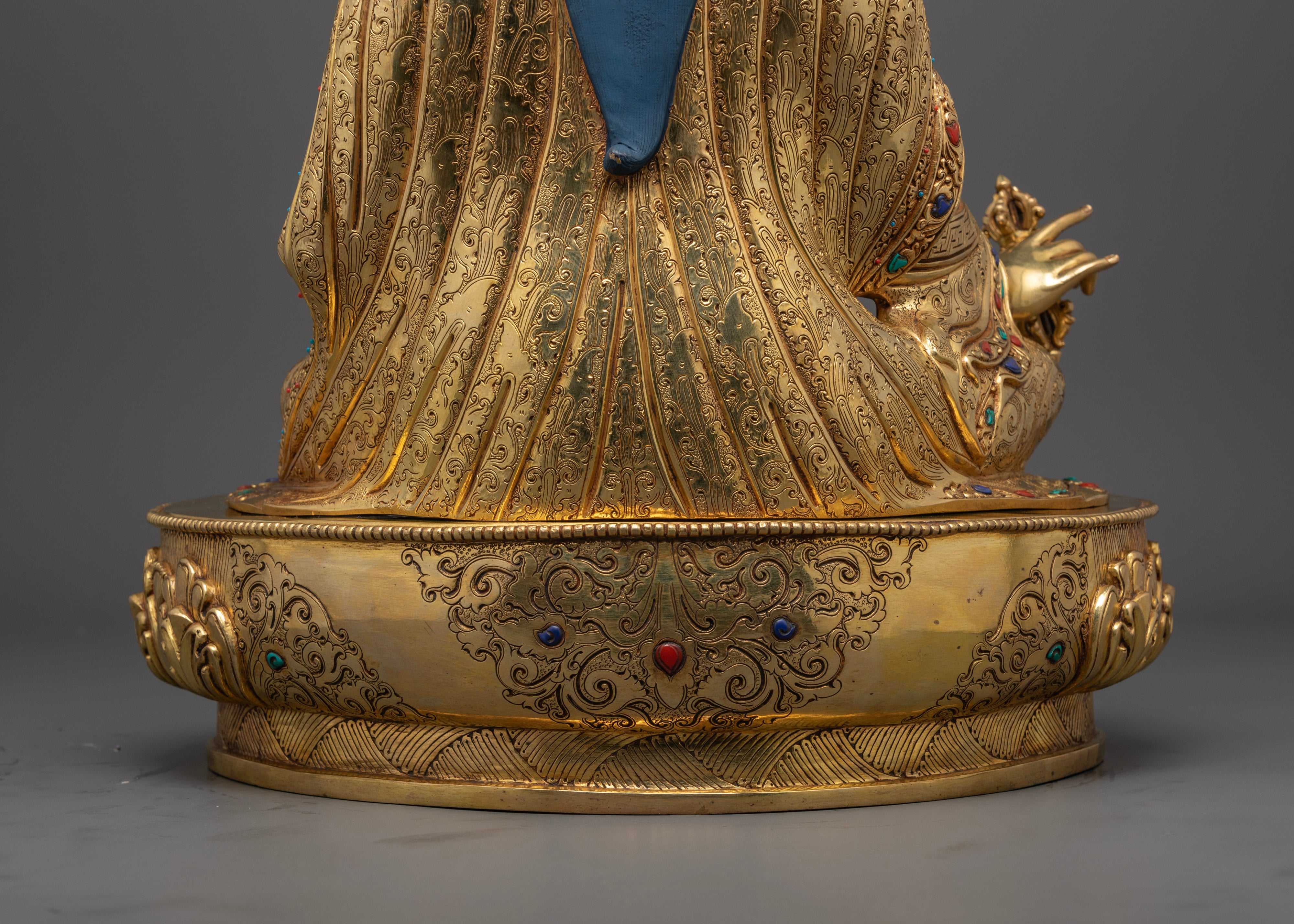 Guru Pema Jungne Statue: Symbol of Wisdom & Compassion