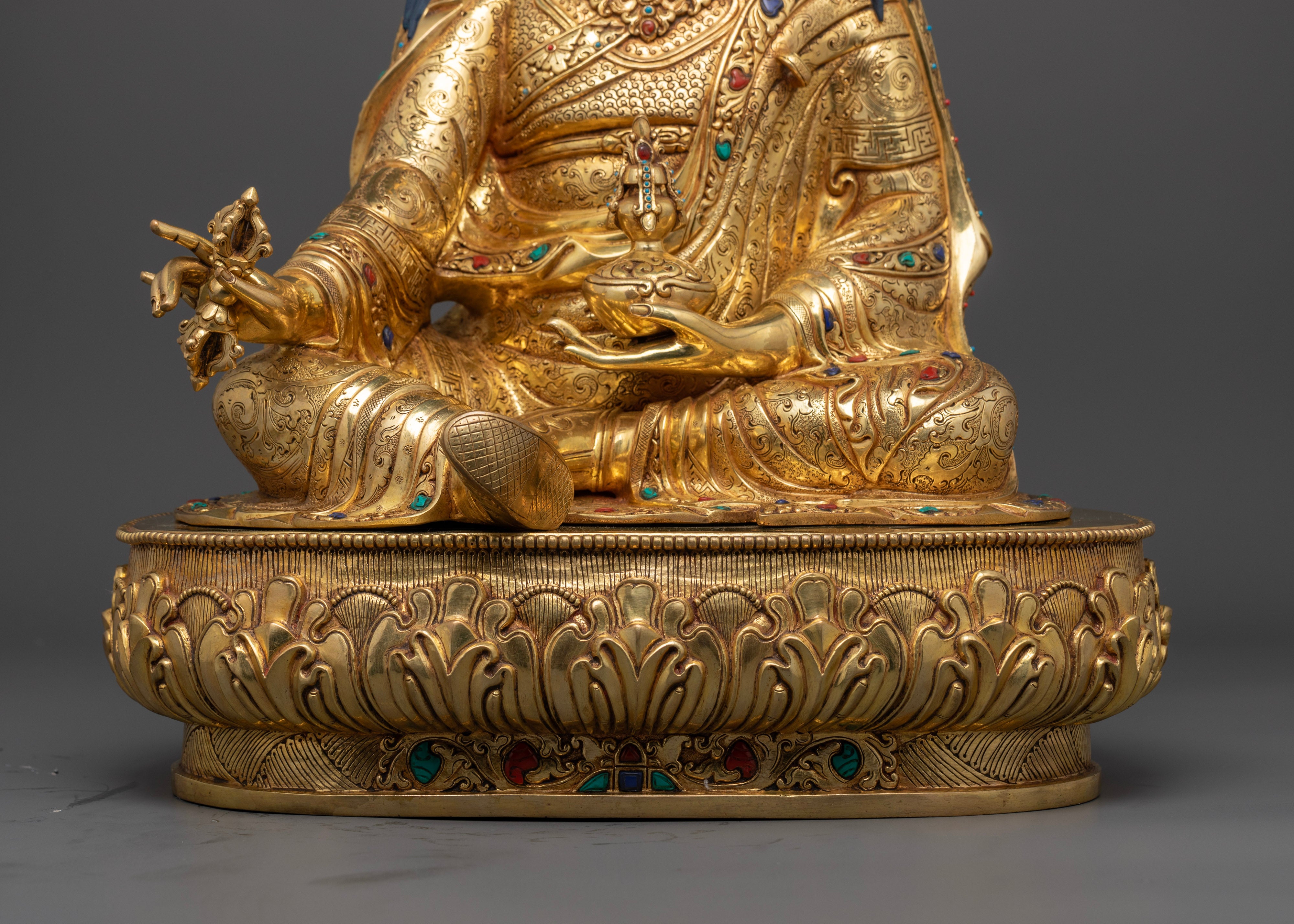 Guru Pema Jungne Statue: Symbol of Wisdom & Compassion