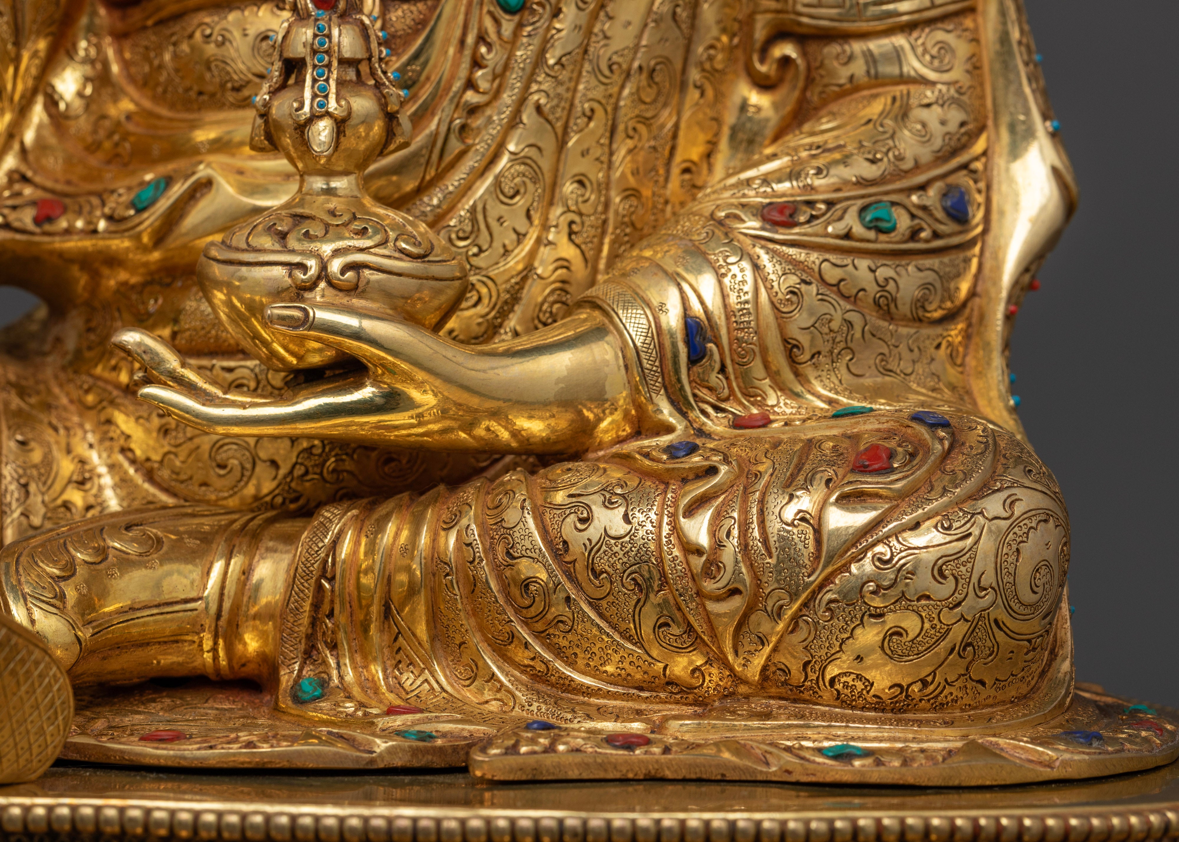 Guru Pema Jungne Statue: Symbol of Wisdom & Compassion