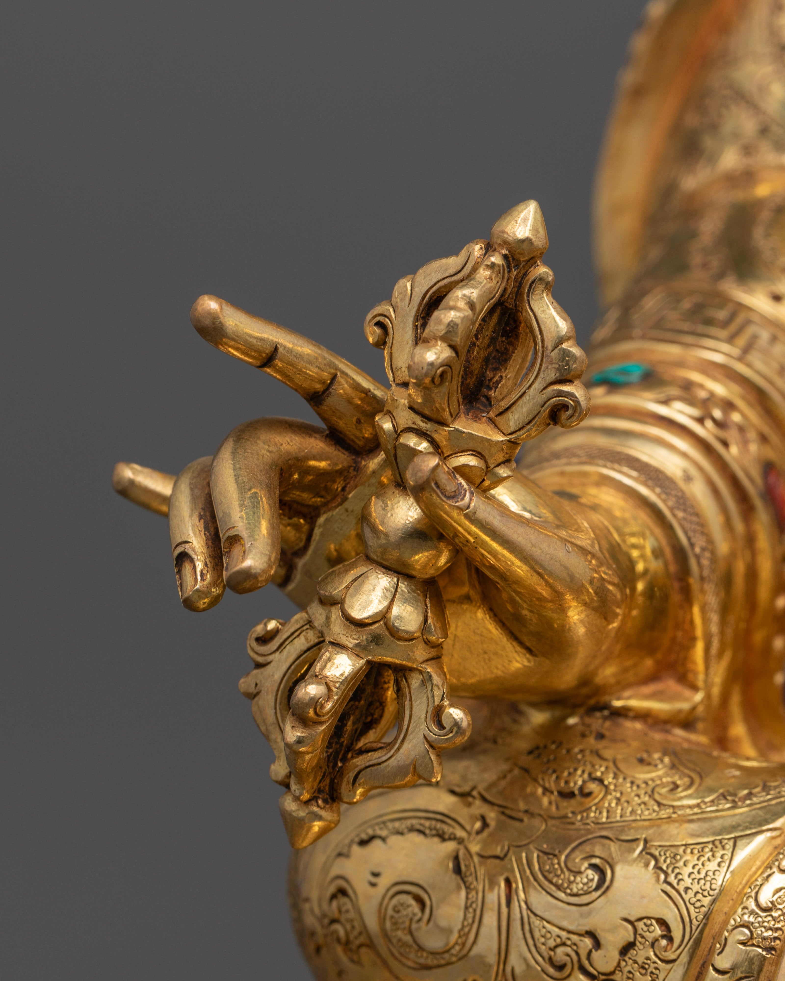 Guru Pema Jungne Statue: Symbol of Wisdom & Compassion