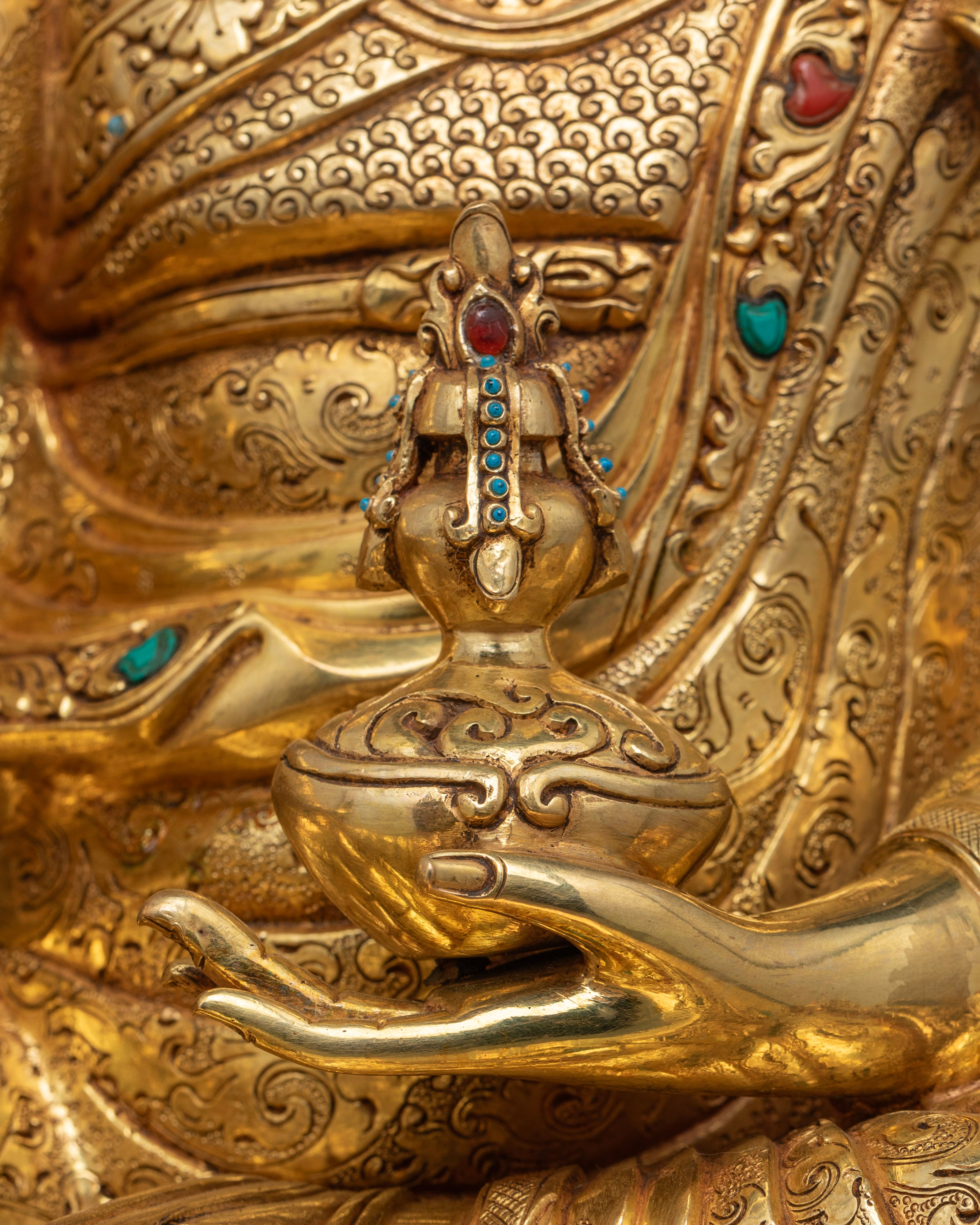 Guru Pema Jungne Statue: Symbol of Wisdom & Compassion