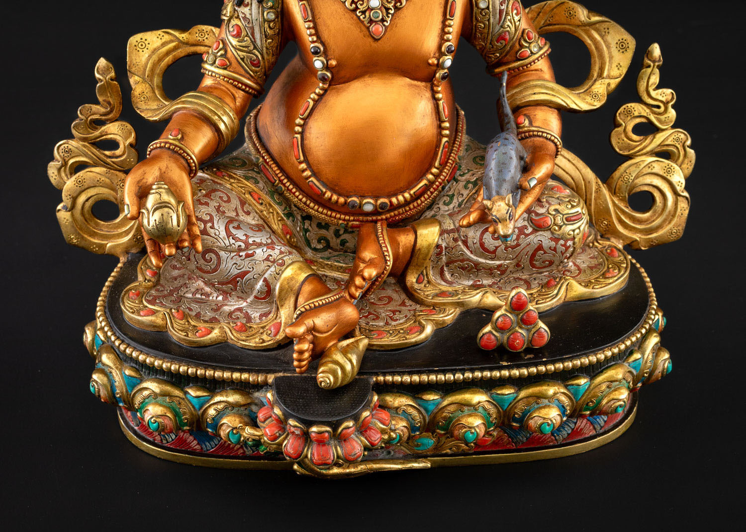 Lower front view of Yellow Dzambhala statue and lotus seat